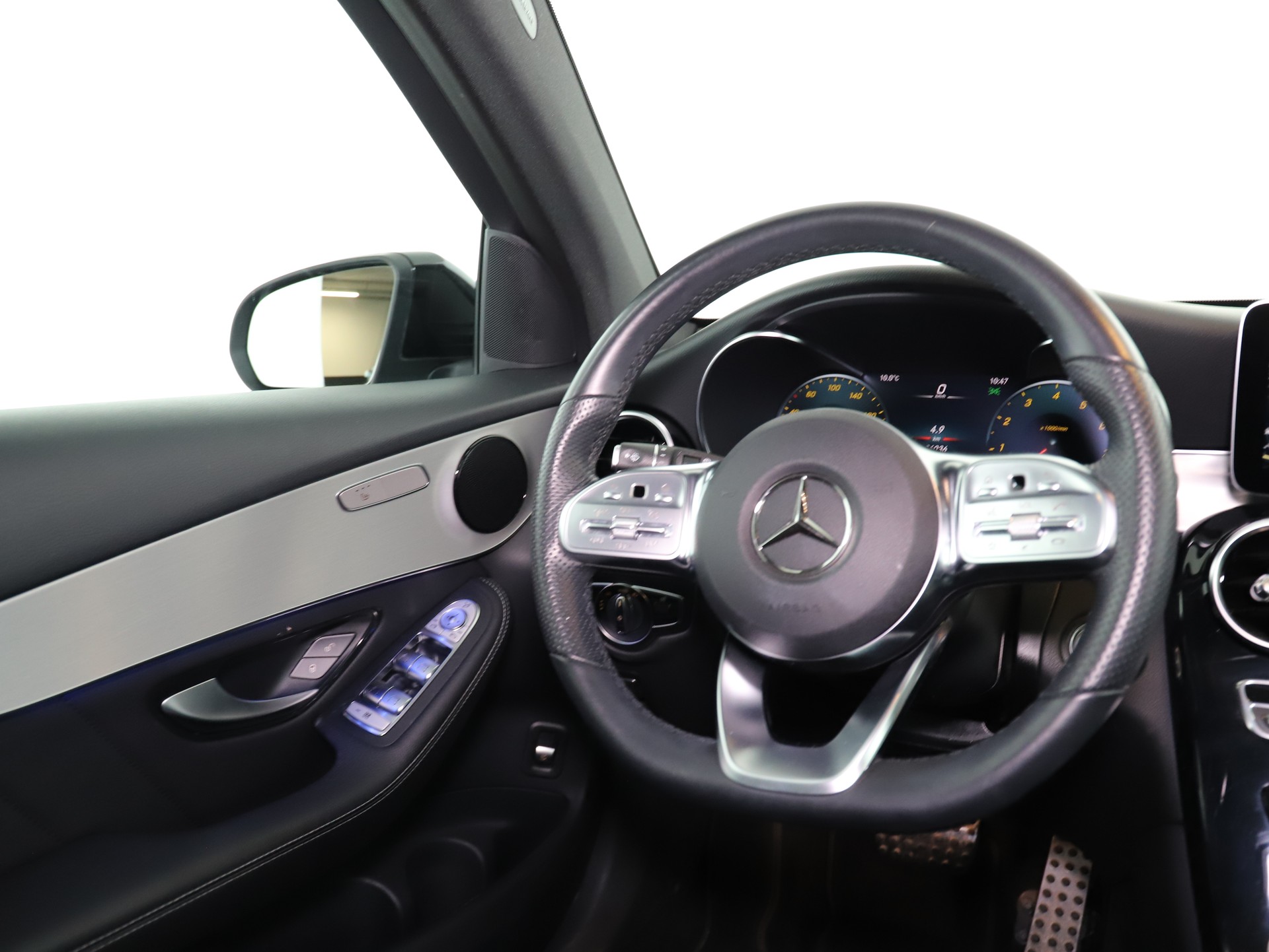 MERCEDES-BENZ GLC 200 AMG Line 4Matic-image-12