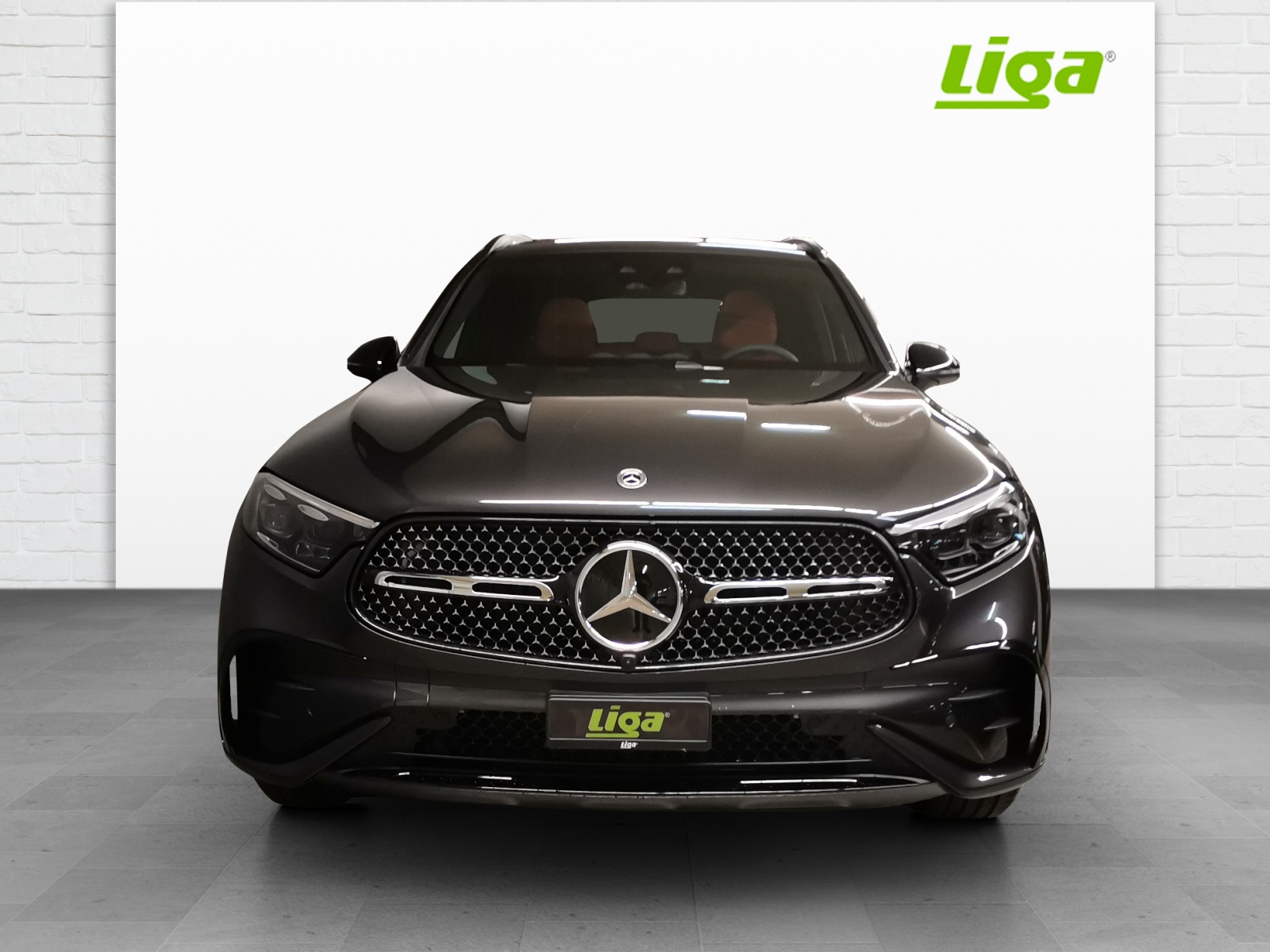 MERCEDES-BENZ GLC 300 AMG Line 4Matic-image-2