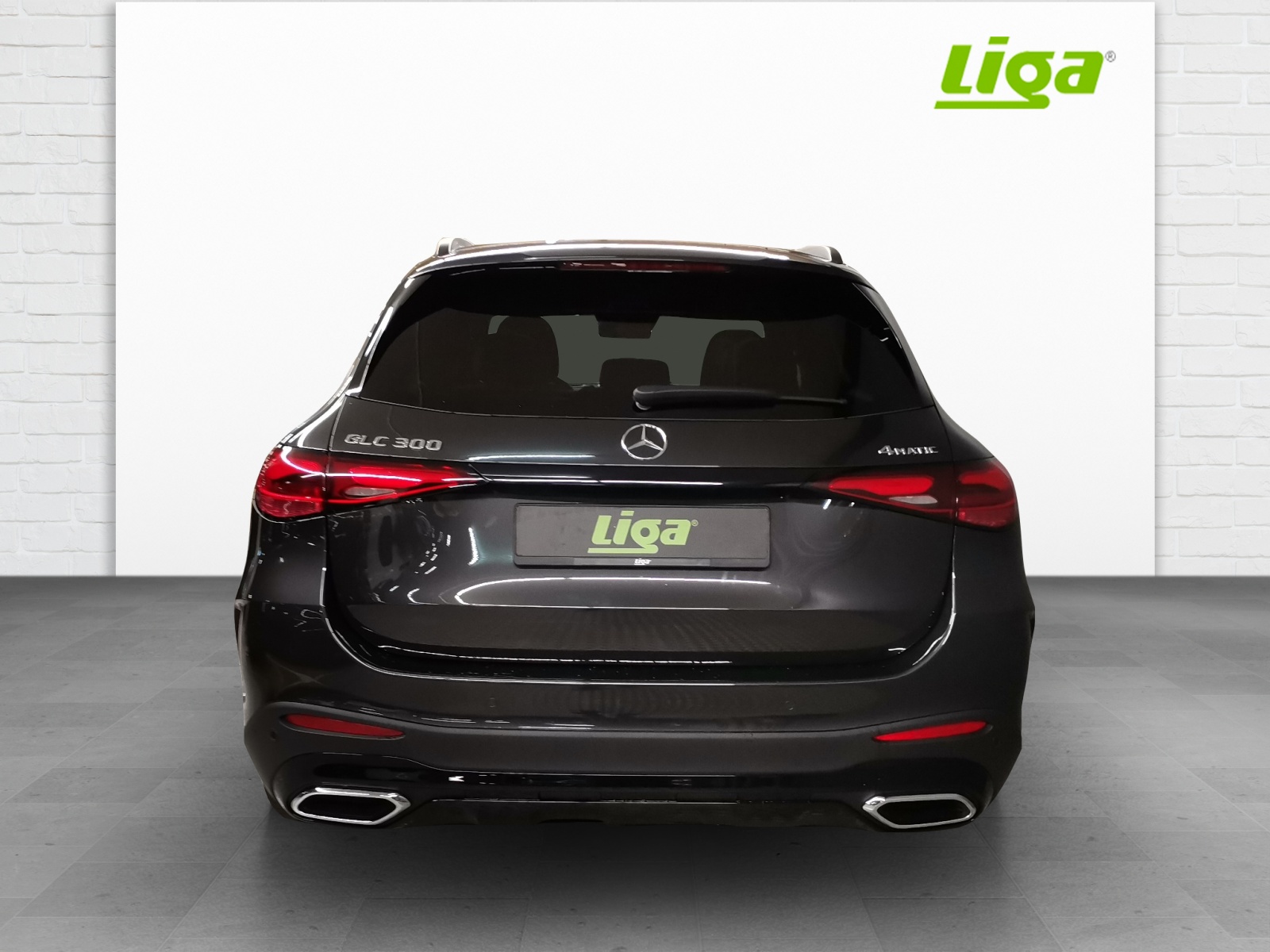 MERCEDES-BENZ GLC 300 AMG Line 4Matic-image-4