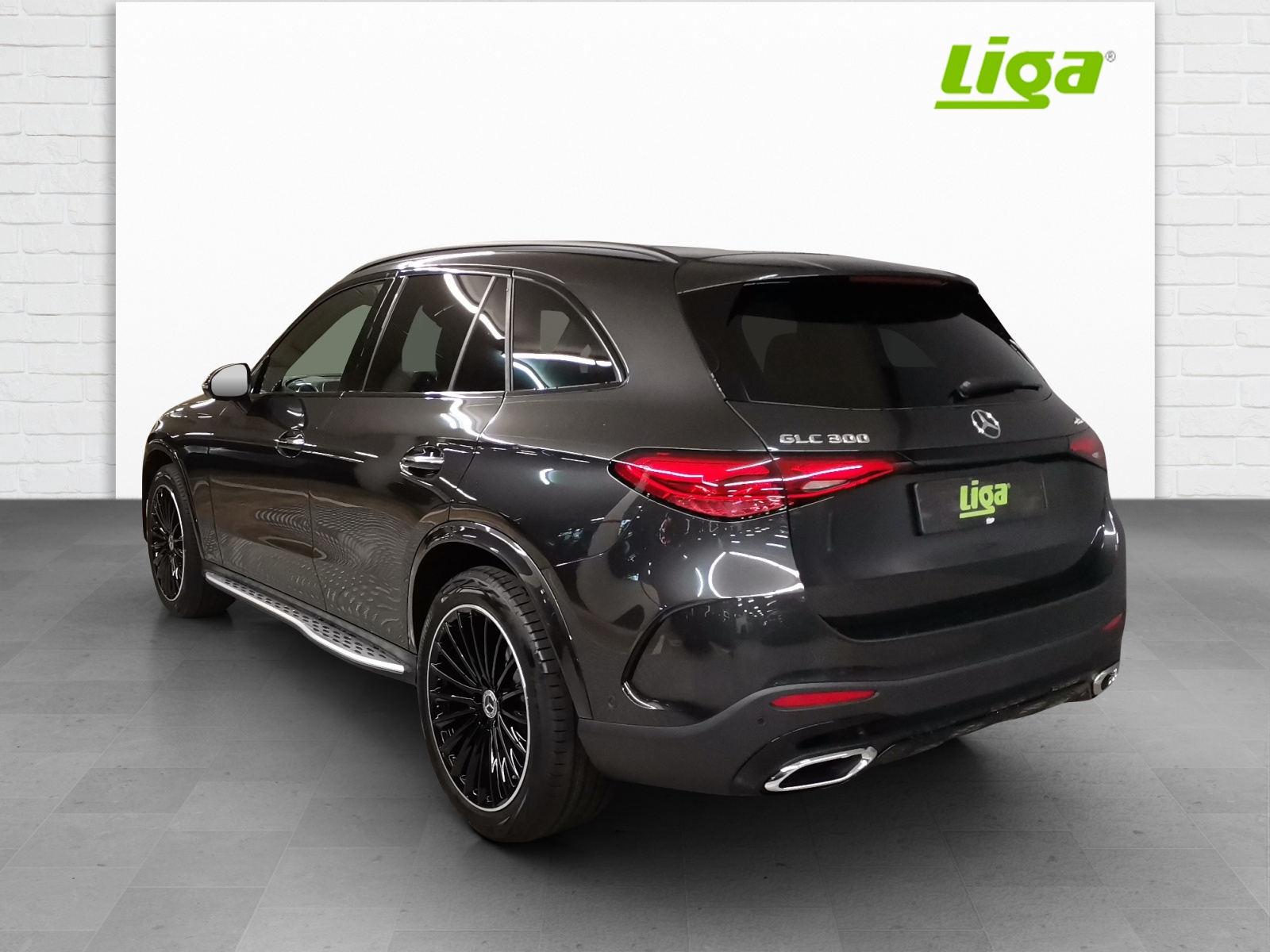 MERCEDES-BENZ GLC 300 AMG Line 4Matic-image-3