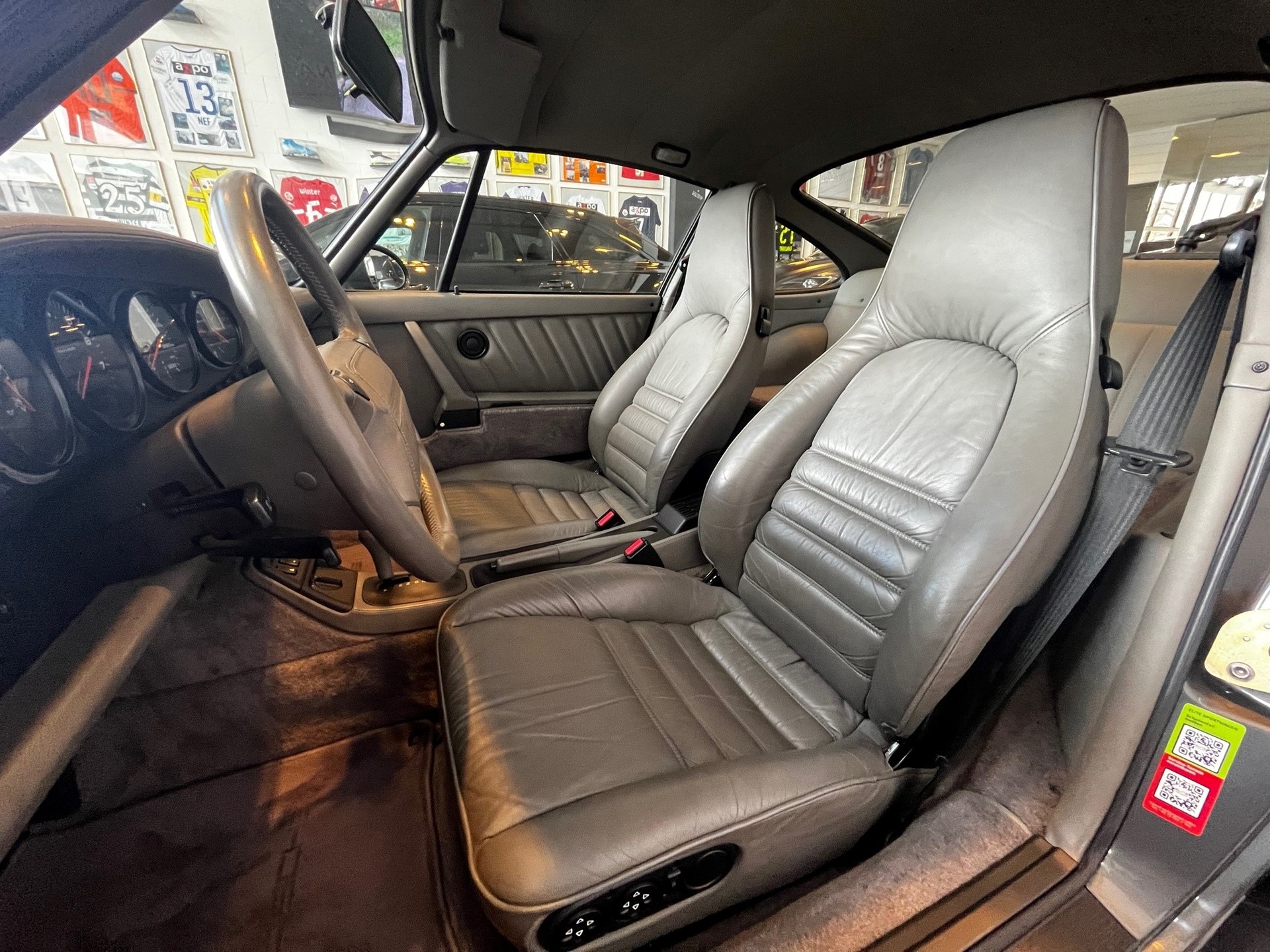 PORSCHE 911 Carrera 2-image-12