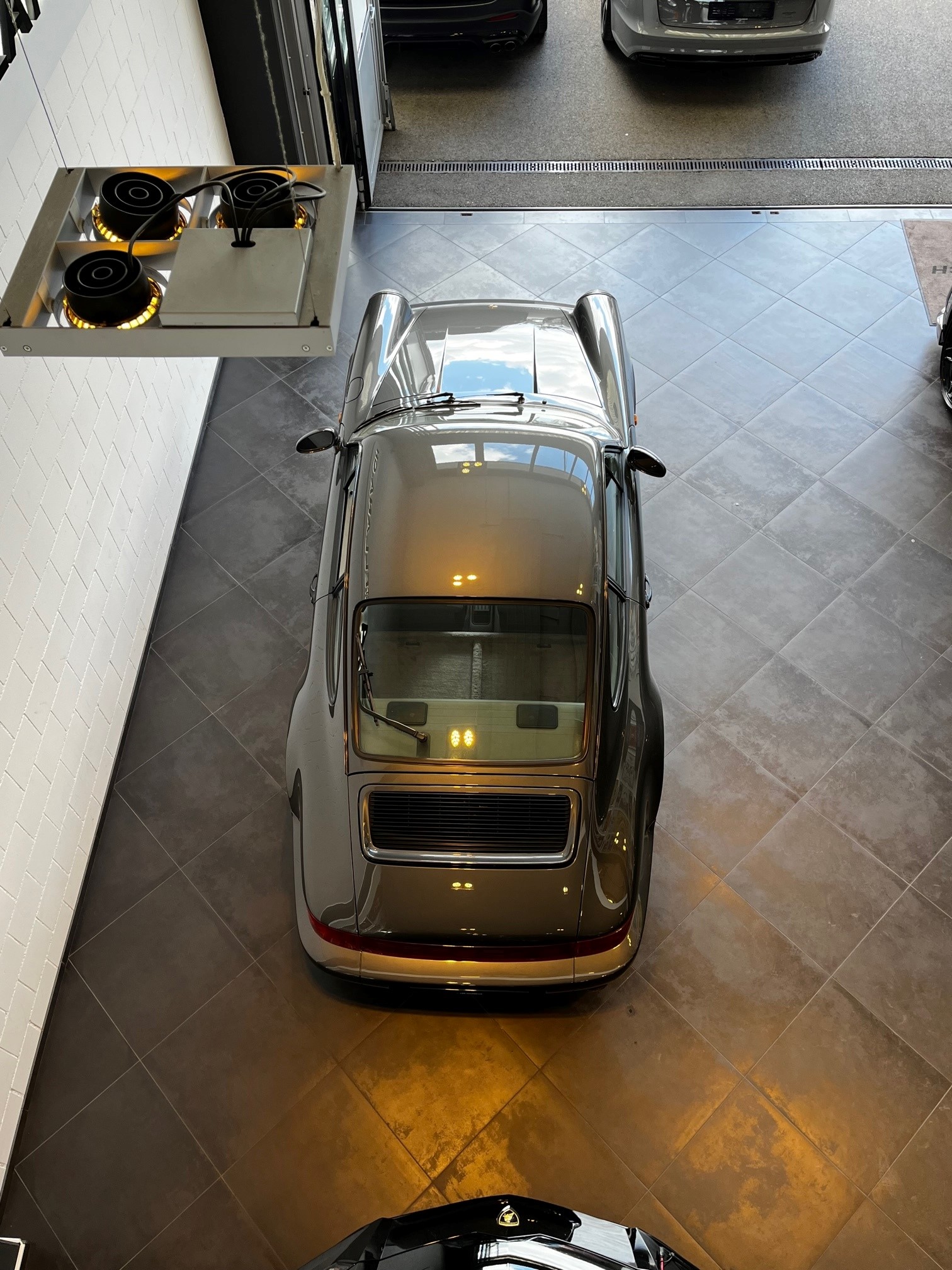 PORSCHE 911 Carrera 2-image-9