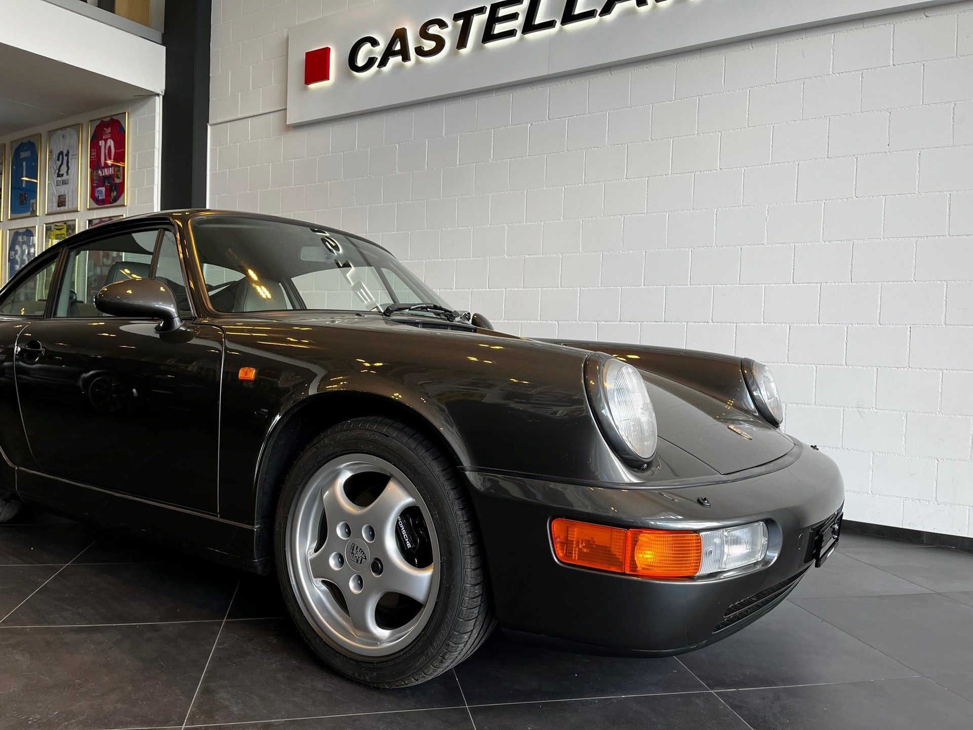 PORSCHE 911 Carrera 2-image-1