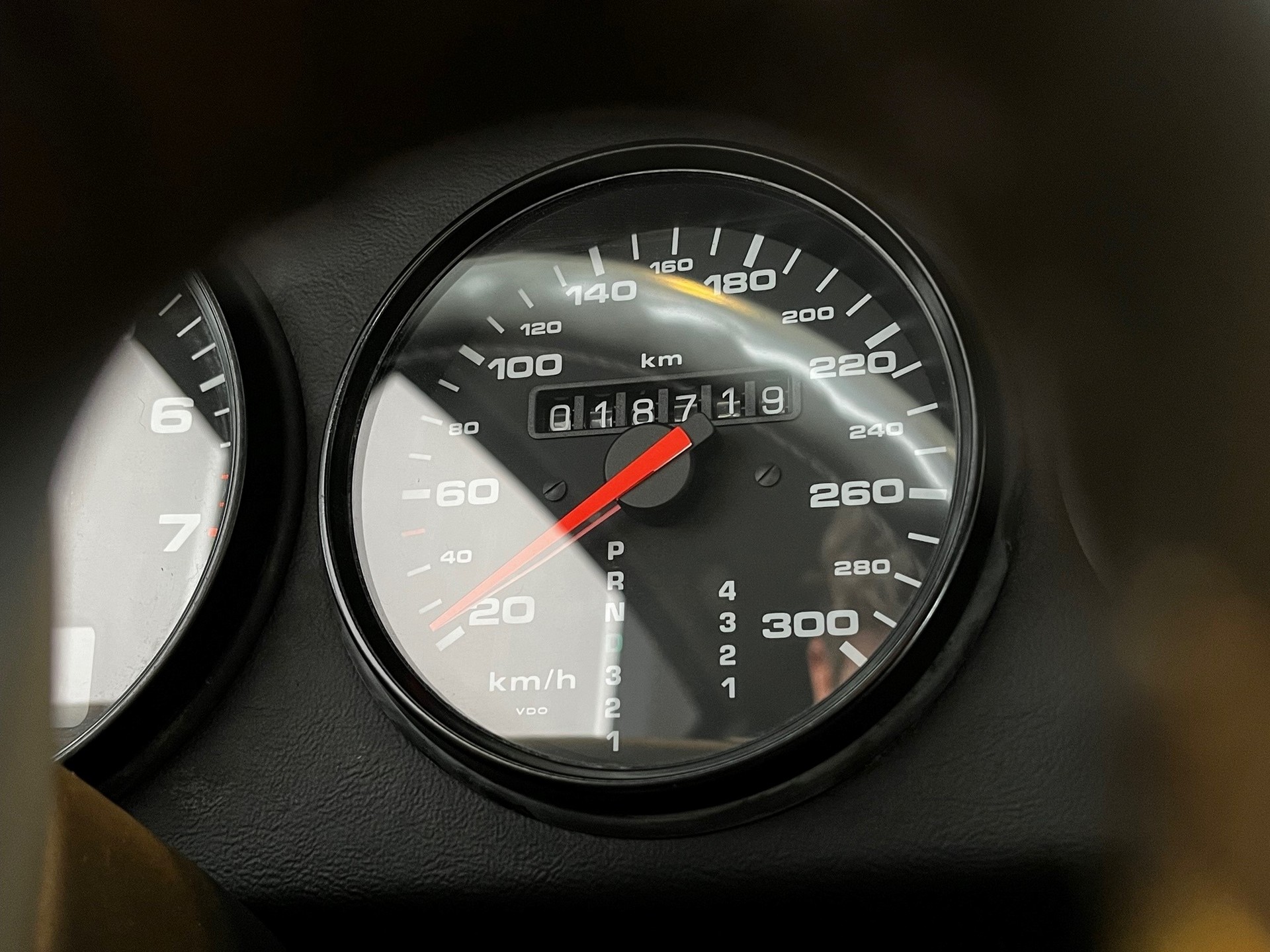 PORSCHE 911 Carrera 2-image-16