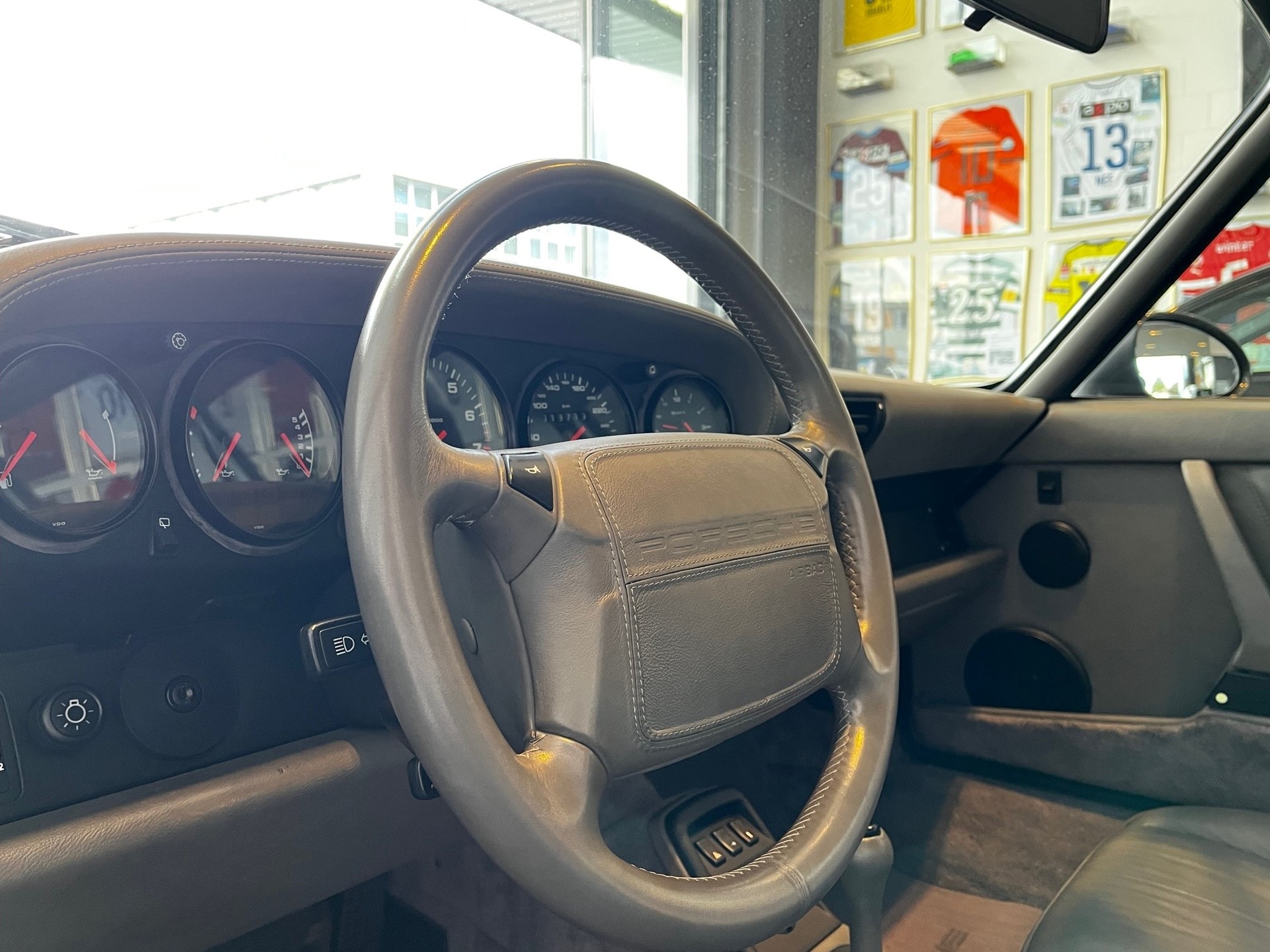PORSCHE 911 Carrera 2-image-13
