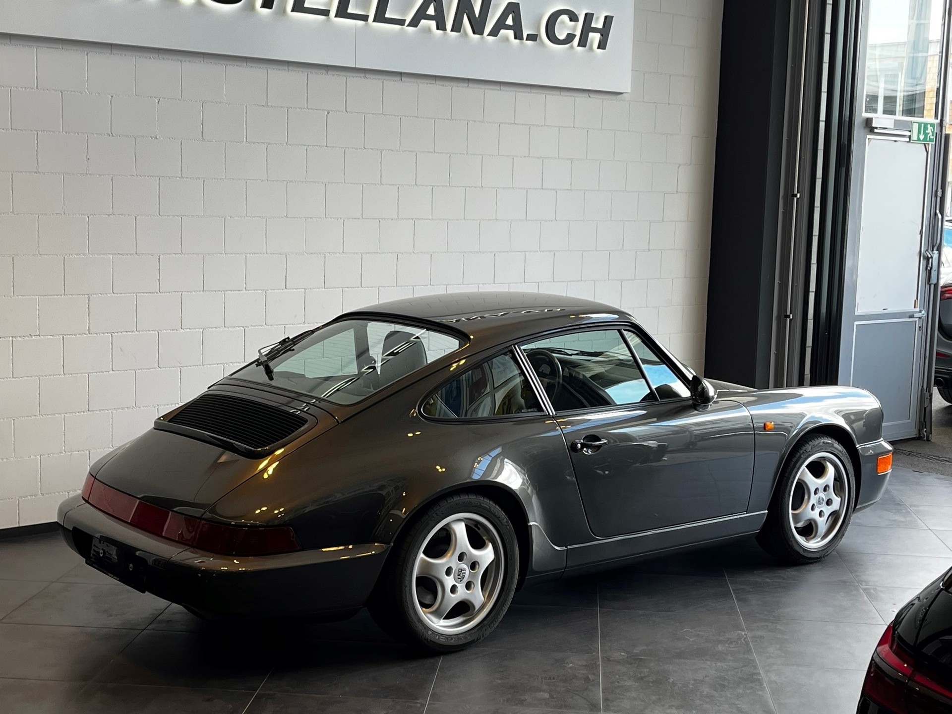 PORSCHE 911 Carrera 2-image-6