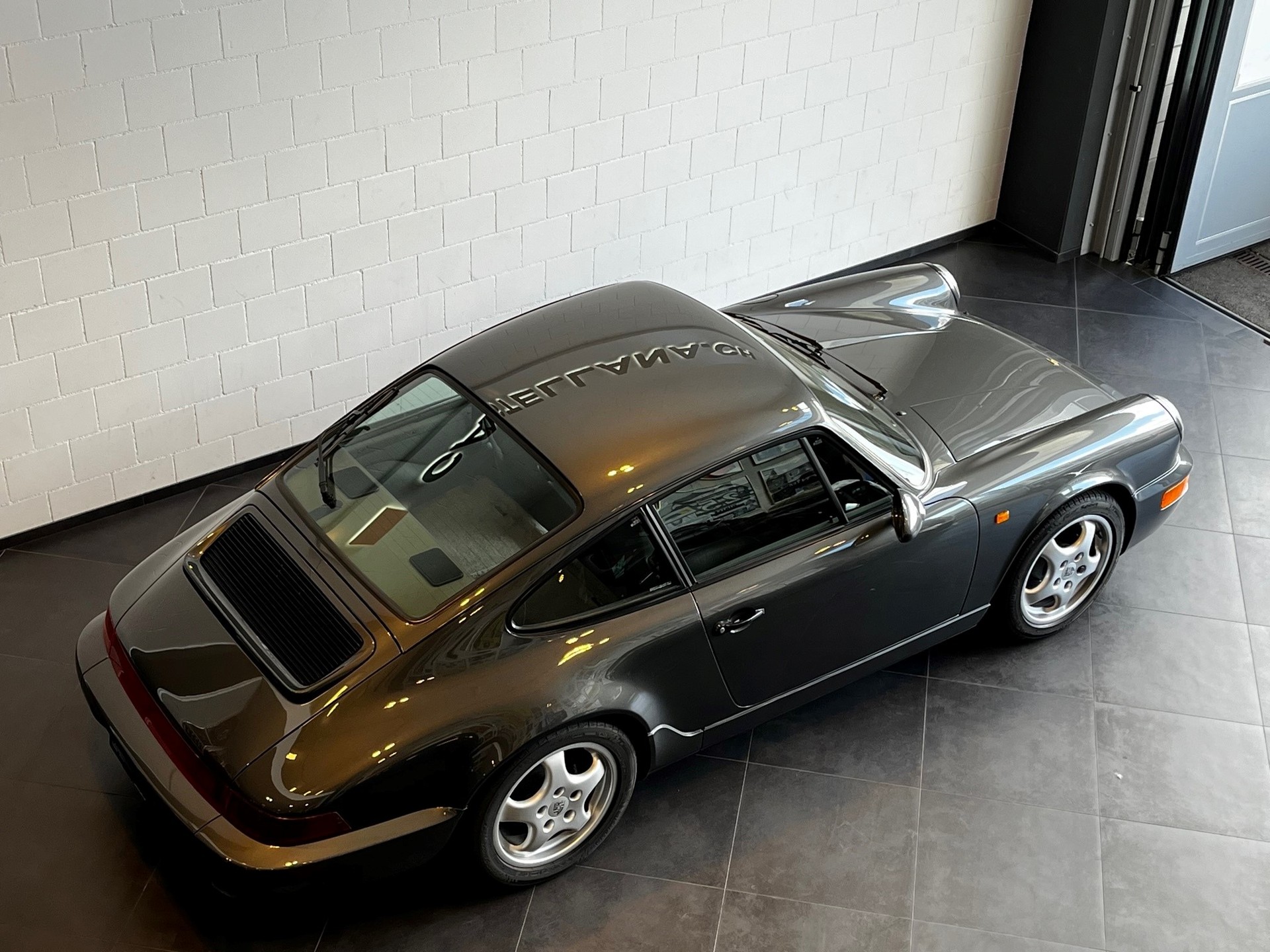 PORSCHE 911 Carrera 2-image-8