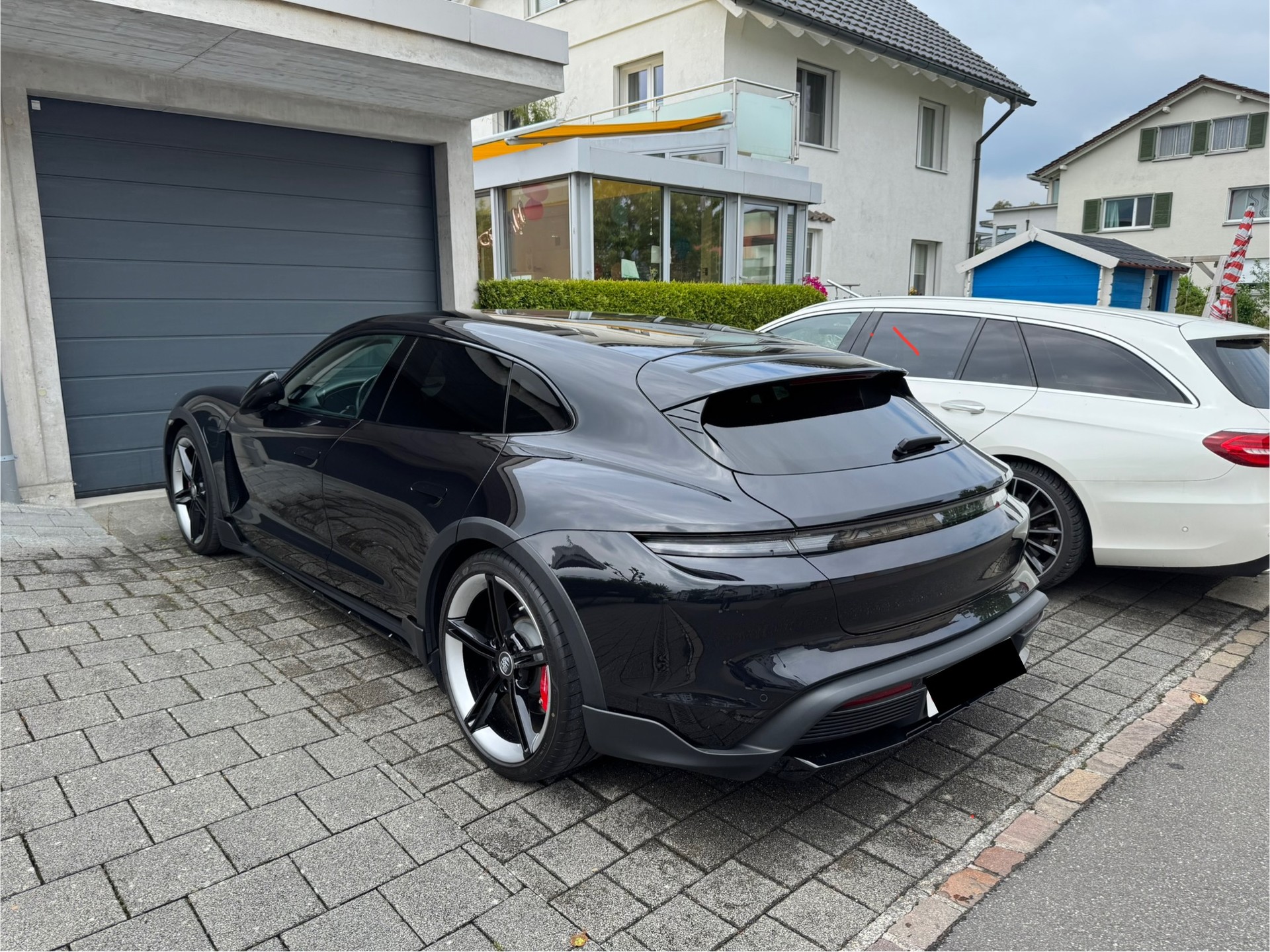 PORSCHE Taycan 4S Cross Turismo-image-2