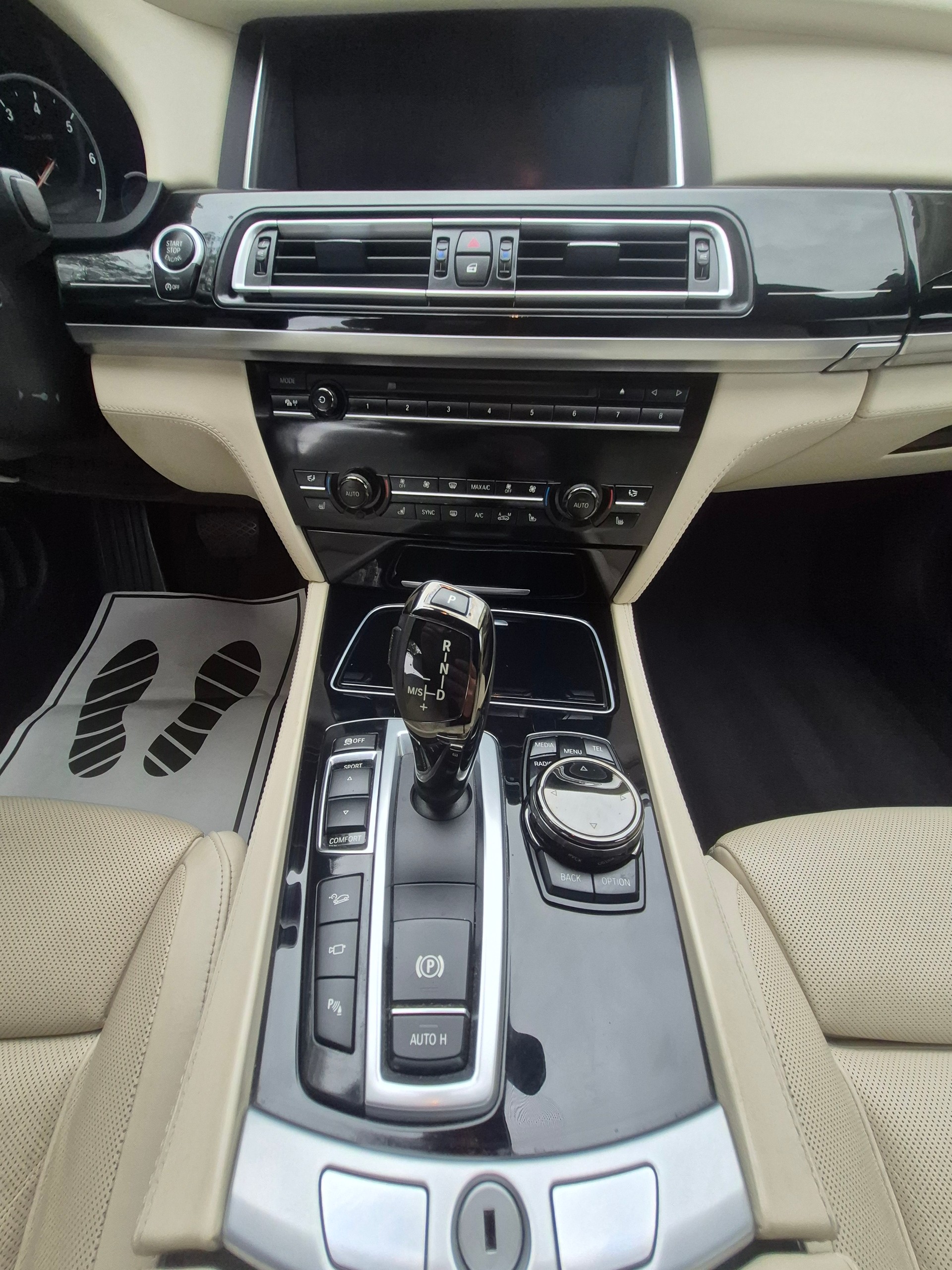 BMW 750Li xDrive-image-10