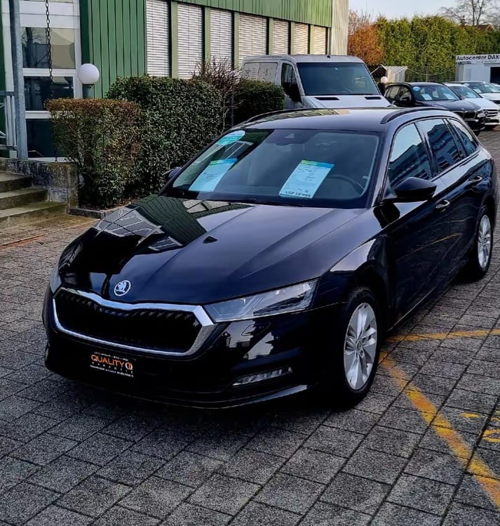 SKODA Octavia Combi 2.0 TDI DSG New Model-image-0