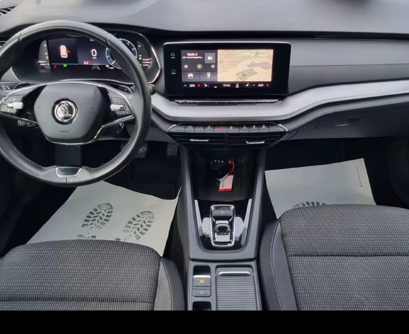 SKODA Octavia Combi 2.0 TDI DSG New Model-image-4