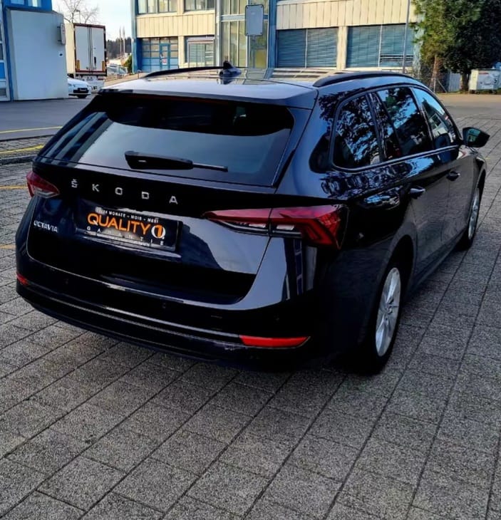 SKODA Octavia Combi 2.0 TDI DSG New Model-image-1