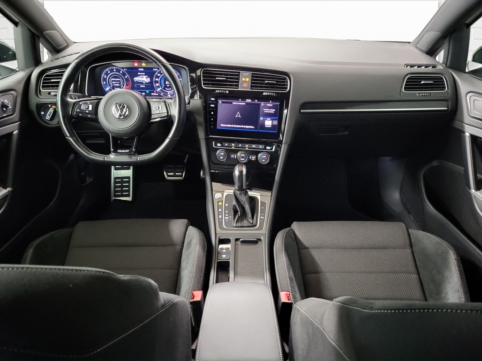 VW Golf VII 2.0 TSI R DSG 4motion-image-7