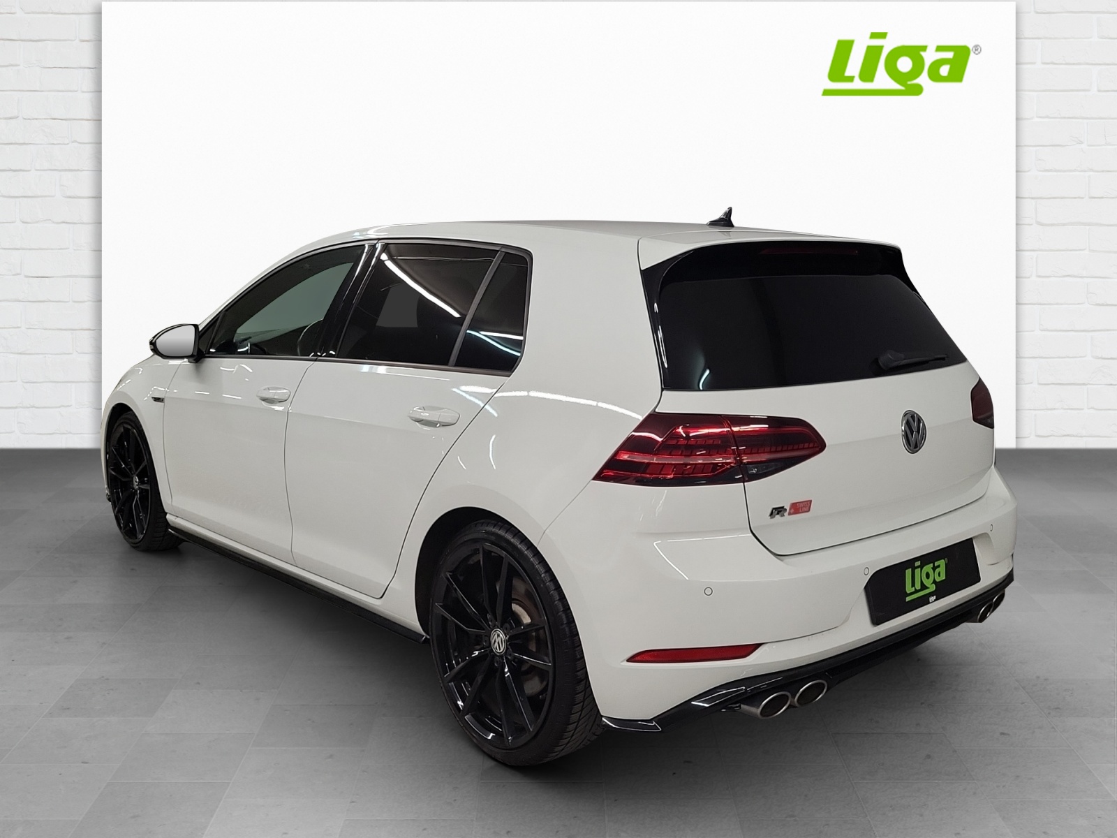 VW Golf VII 2.0 TSI R DSG 4motion-image-3