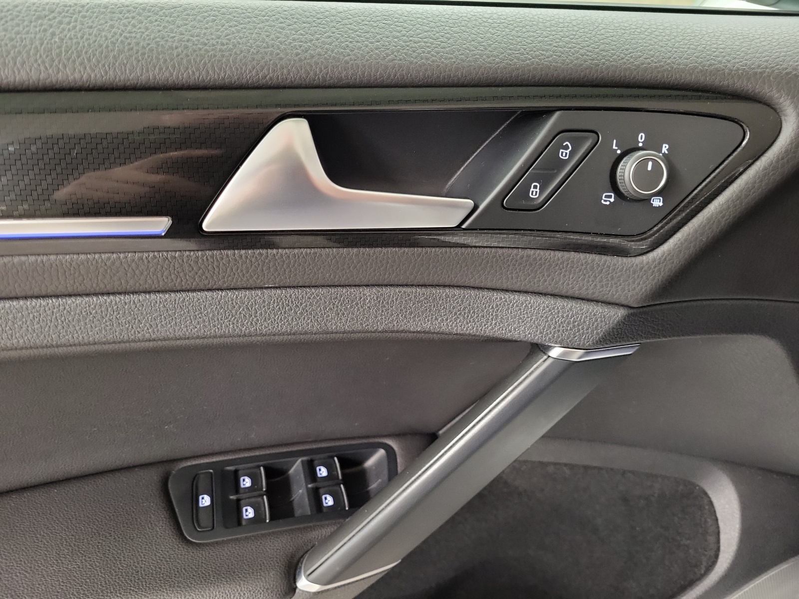 VW Golf VII 2.0 TSI R DSG 4motion-image-11