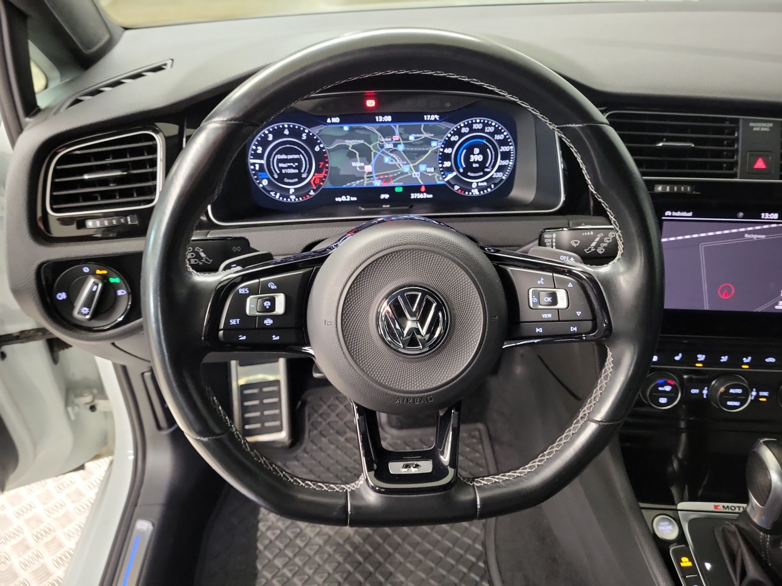 VW Golf VII 2.0 TSI R DSG 4motion-image-12
