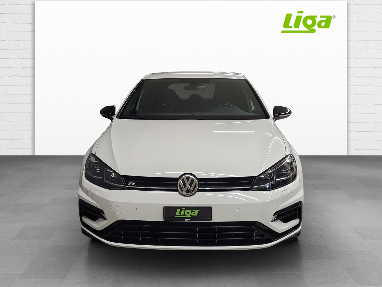 VW Golf VII 2.0 TSI R DSG 4motion-image-2