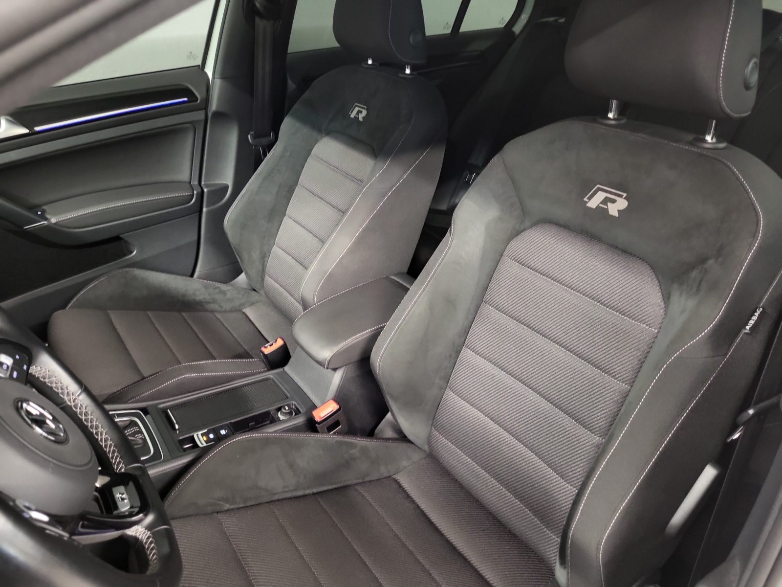 VW Golf VII 2.0 TSI R DSG 4motion-image-13