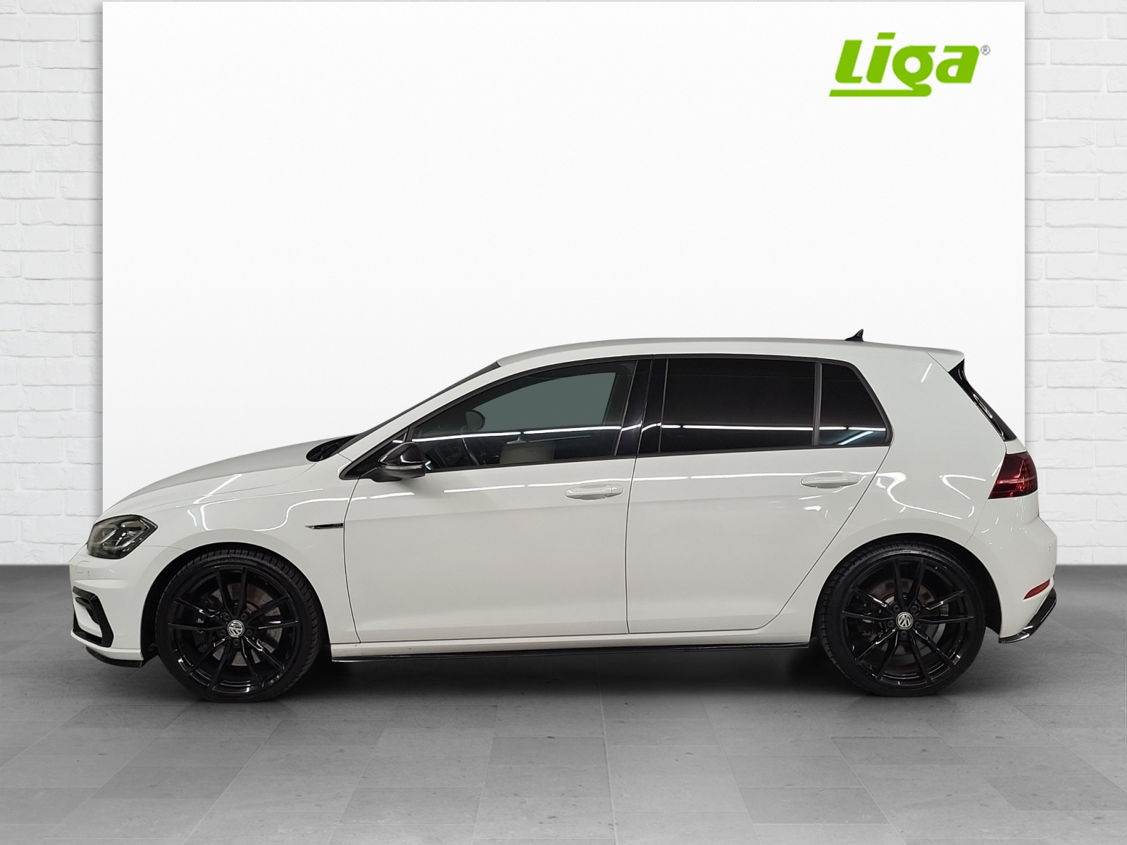 VW Golf VII 2.0 TSI R DSG 4motion-image-0
