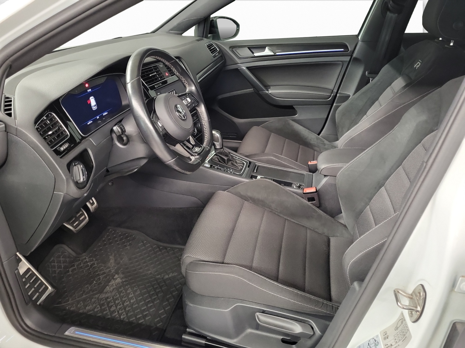 VW Golf VII 2.0 TSI R DSG 4motion-image-6