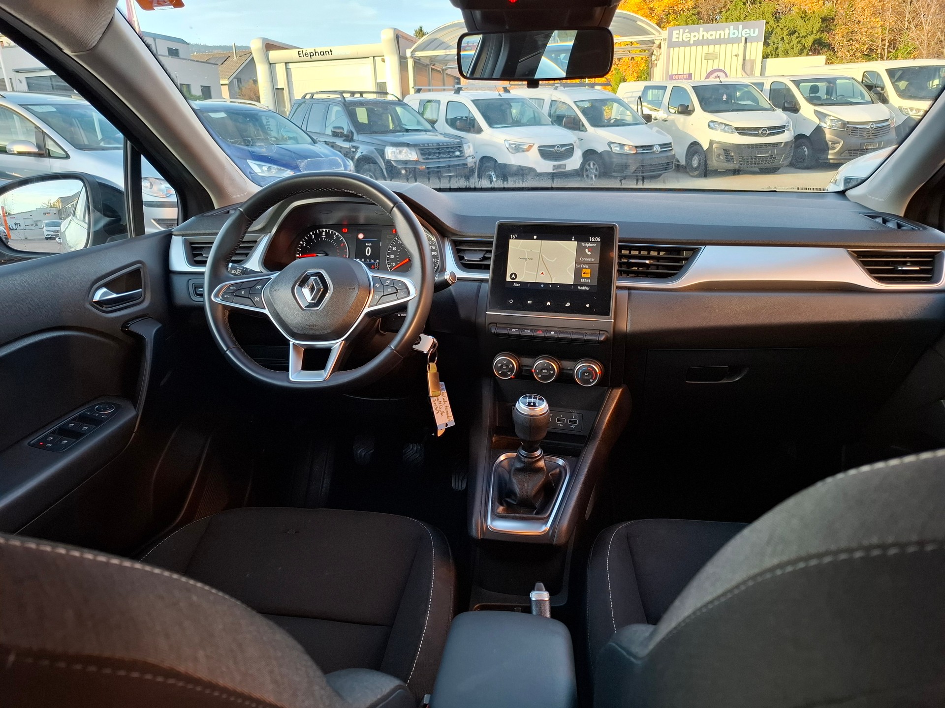 RENAULT Captur 1.0 TCe Intens-image-9