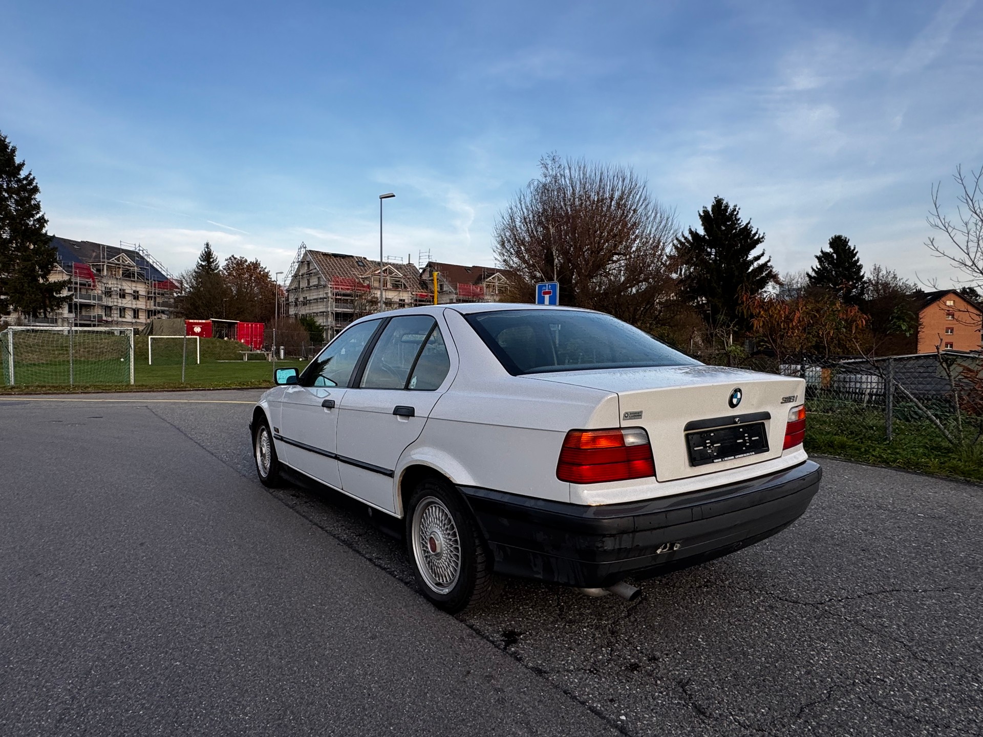 BMW 318i-image-4