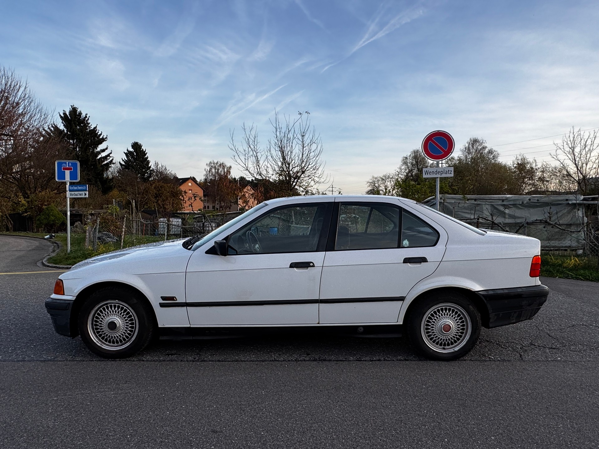 BMW 318i-image-3