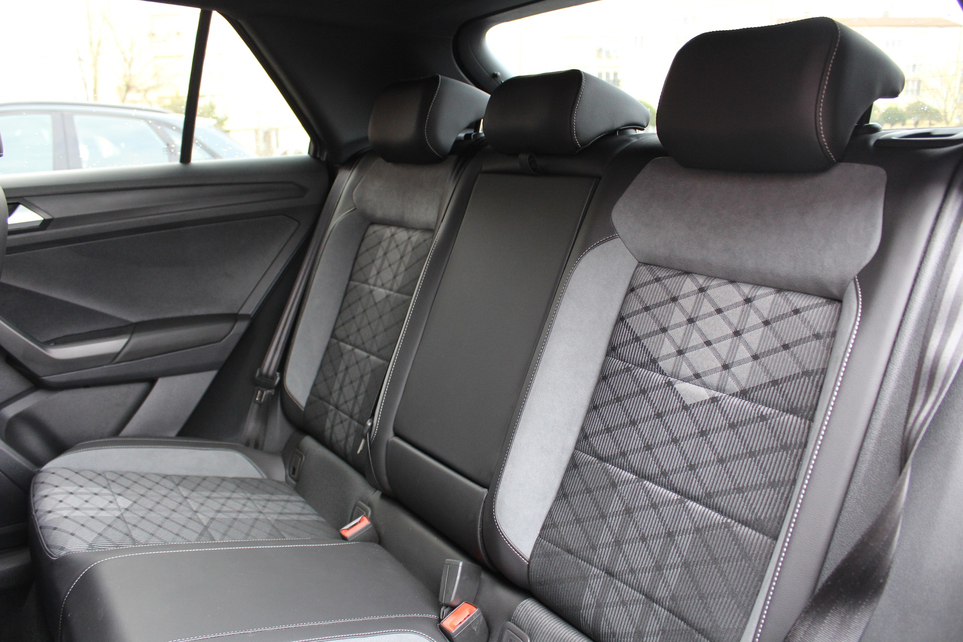VW T-Roc 1.5 TSI EVO R-Line DSG - "Toit Ouvrant * Jantes 19' * Feux IQ Light * Tempomat Adapt * Siège/Volant Chauffant-image-20