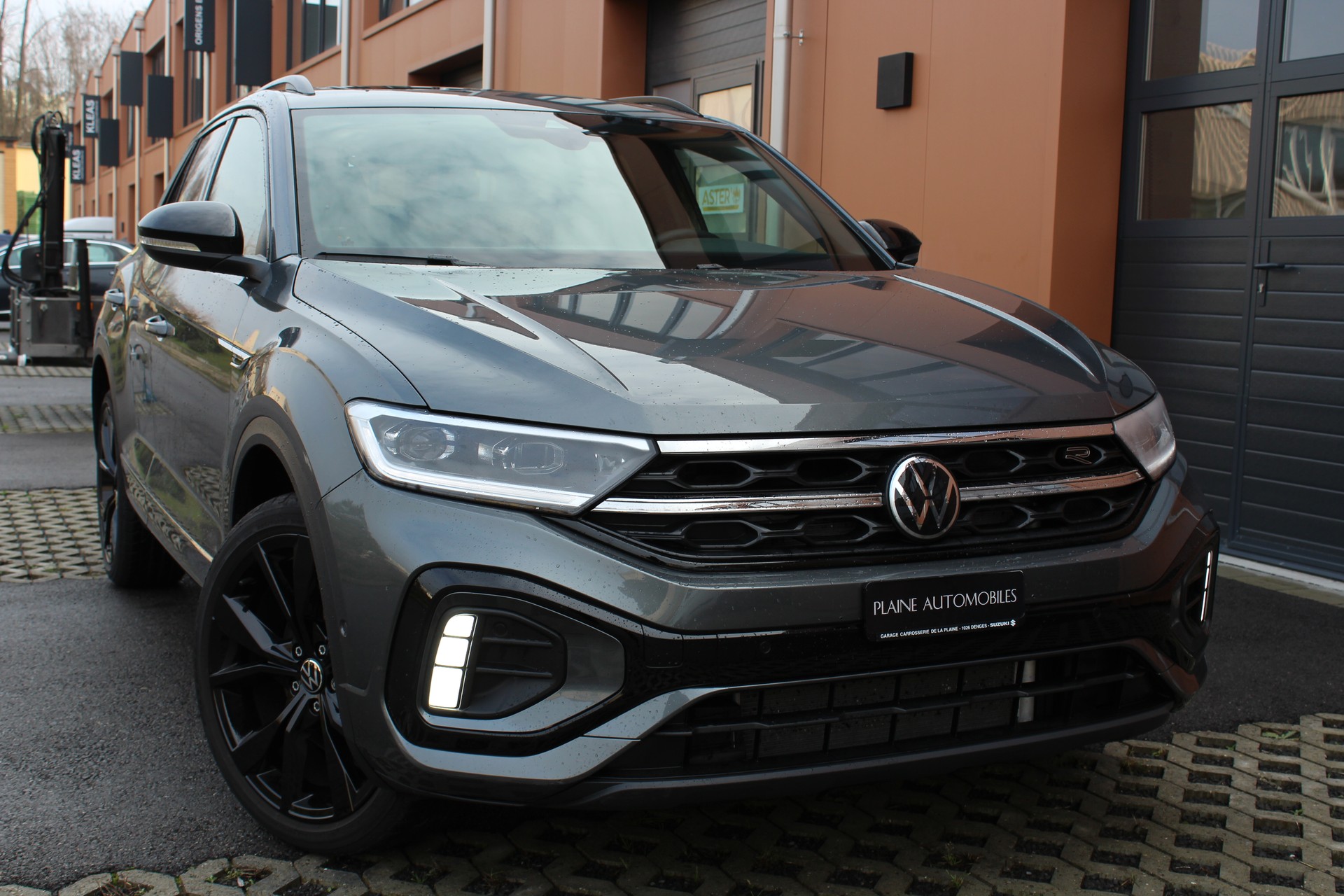 VW T-Roc 1.5 TSI EVO R-Line DSG - "Toit Ouvrant * Jantes 19' * Feux IQ Light * Tempomat Adapt * Siège/Volant Chauffant-image-2