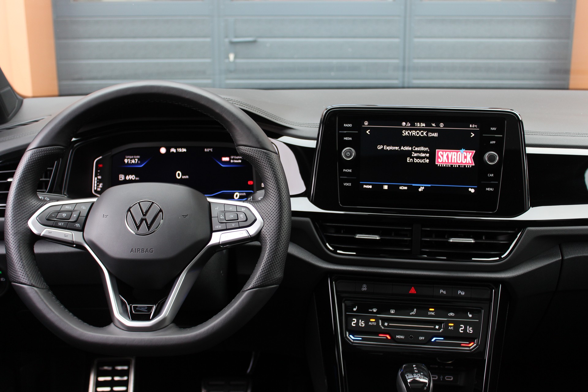 VW T-Roc 1.5 TSI EVO R-Line DSG - "Toit Ouvrant * Jantes 19' * Feux IQ Light * Tempomat Adapt * Siège/Volant Chauffant-image-7