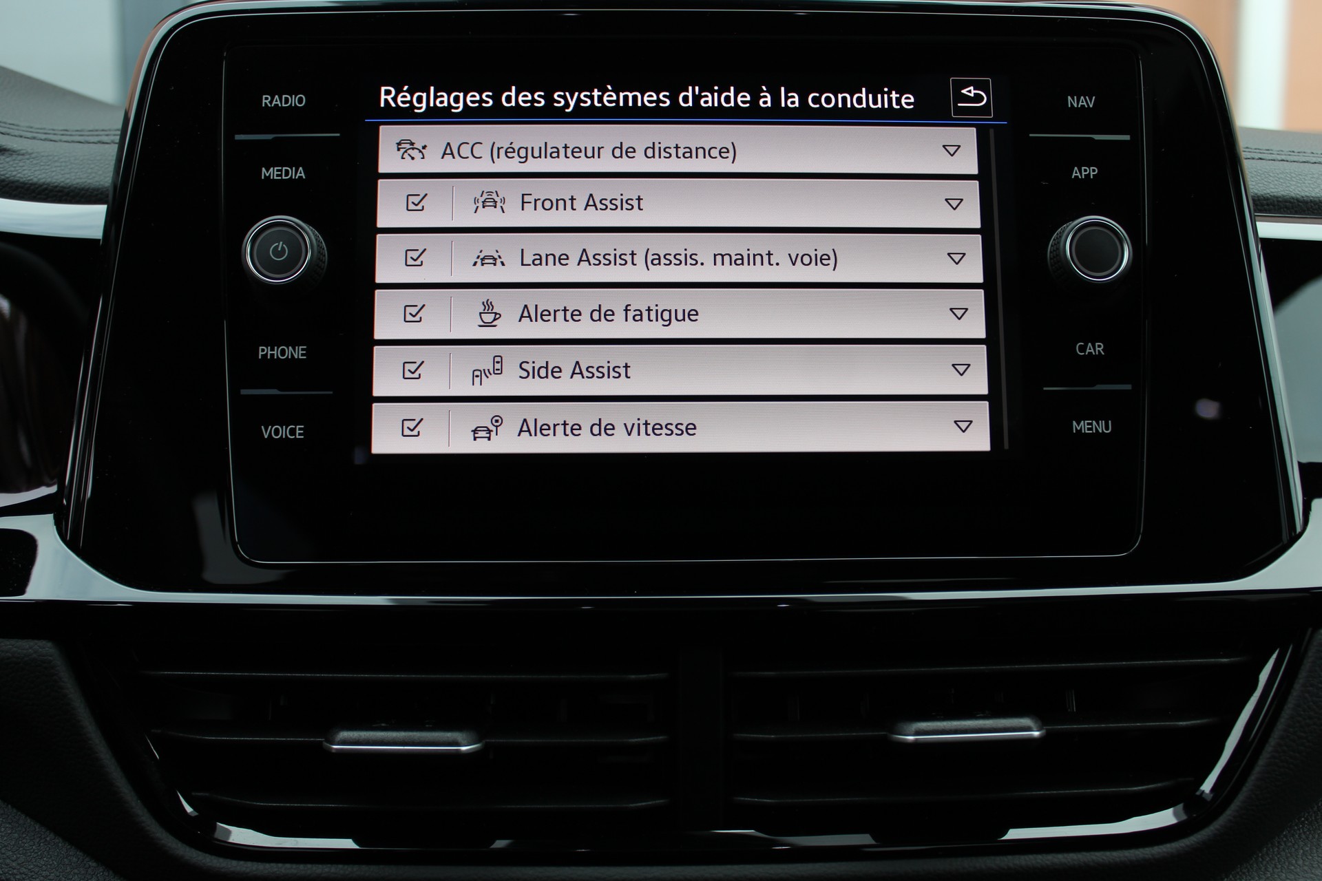 VW T-Roc 1.5 TSI EVO R-Line DSG - "Toit Ouvrant * Jantes 19' * Feux IQ Light * Tempomat Adapt * Siège/Volant Chauffant-image-12