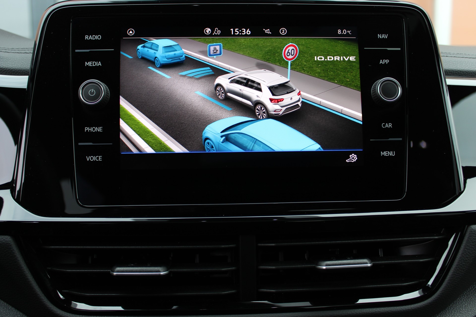 VW T-Roc 1.5 TSI EVO R-Line DSG - "Toit Ouvrant * Jantes 19' * Feux IQ Light * Tempomat Adapt * Siège/Volant Chauffant-image-11
