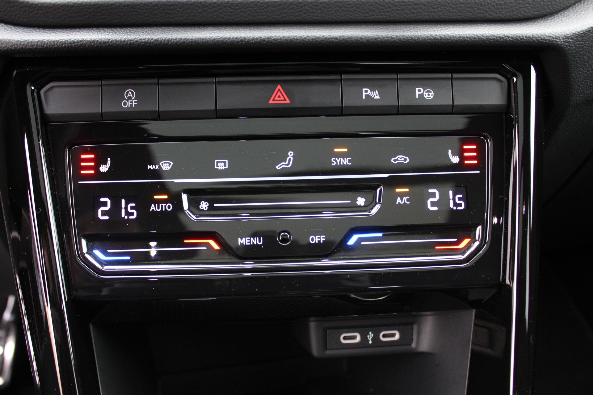 VW T-Roc 1.5 TSI EVO R-Line DSG - "Toit Ouvrant * Jantes 19' * Feux IQ Light * Tempomat Adapt * Siège/Volant Chauffant-image-10