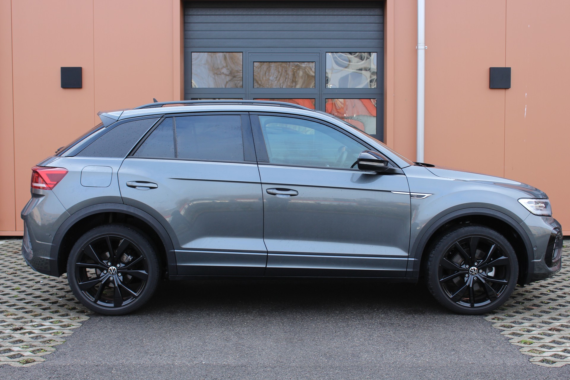 VW T-Roc 1.5 TSI EVO R-Line DSG - "Toit Ouvrant * Jantes 19' * Feux IQ Light * Tempomat Adapt * Siège/Volant Chauffant-image-3