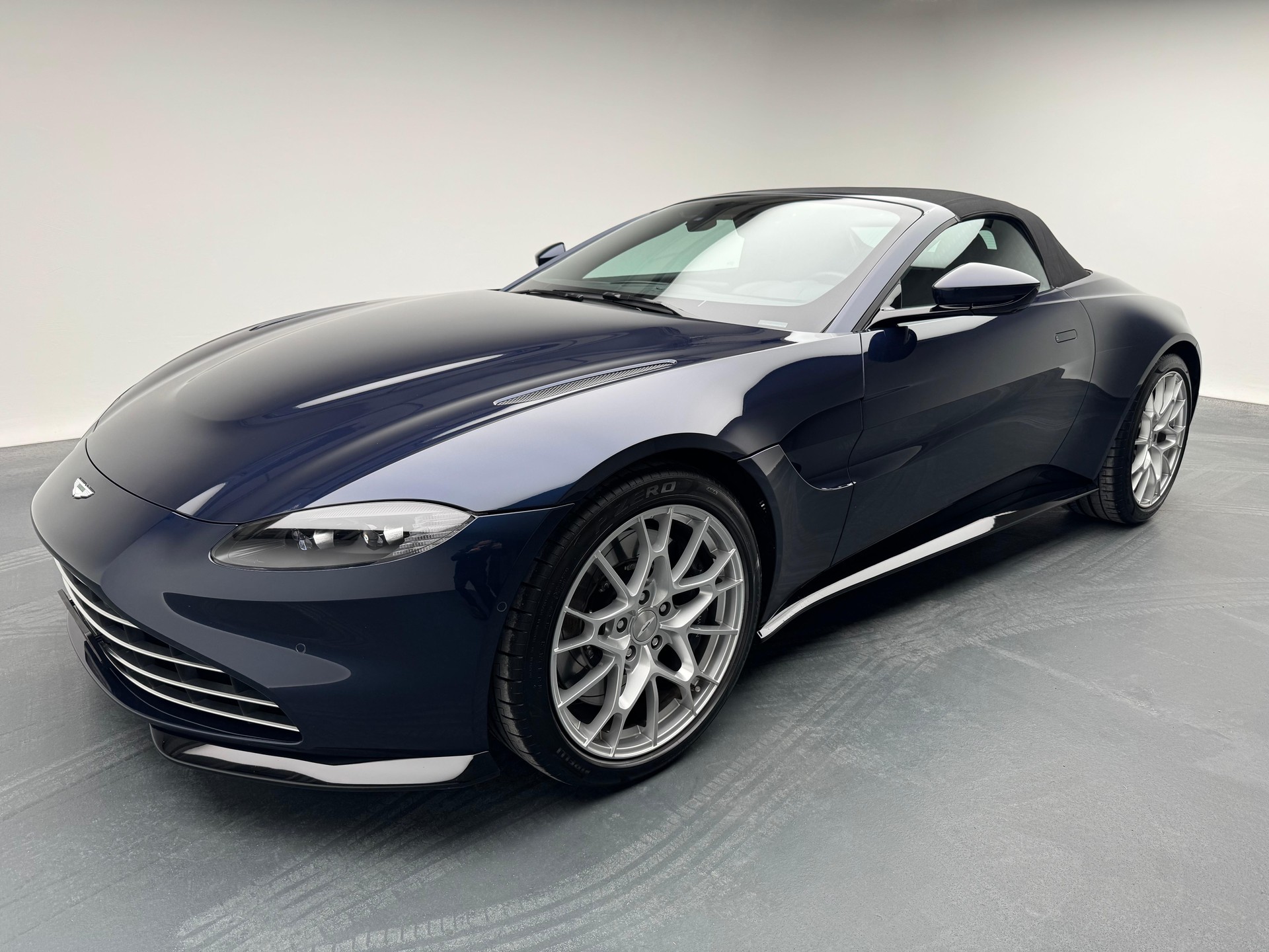 ASTON MARTIN V8 Vantage Roadster 4.0 V8 Bi-Turbo-image-17