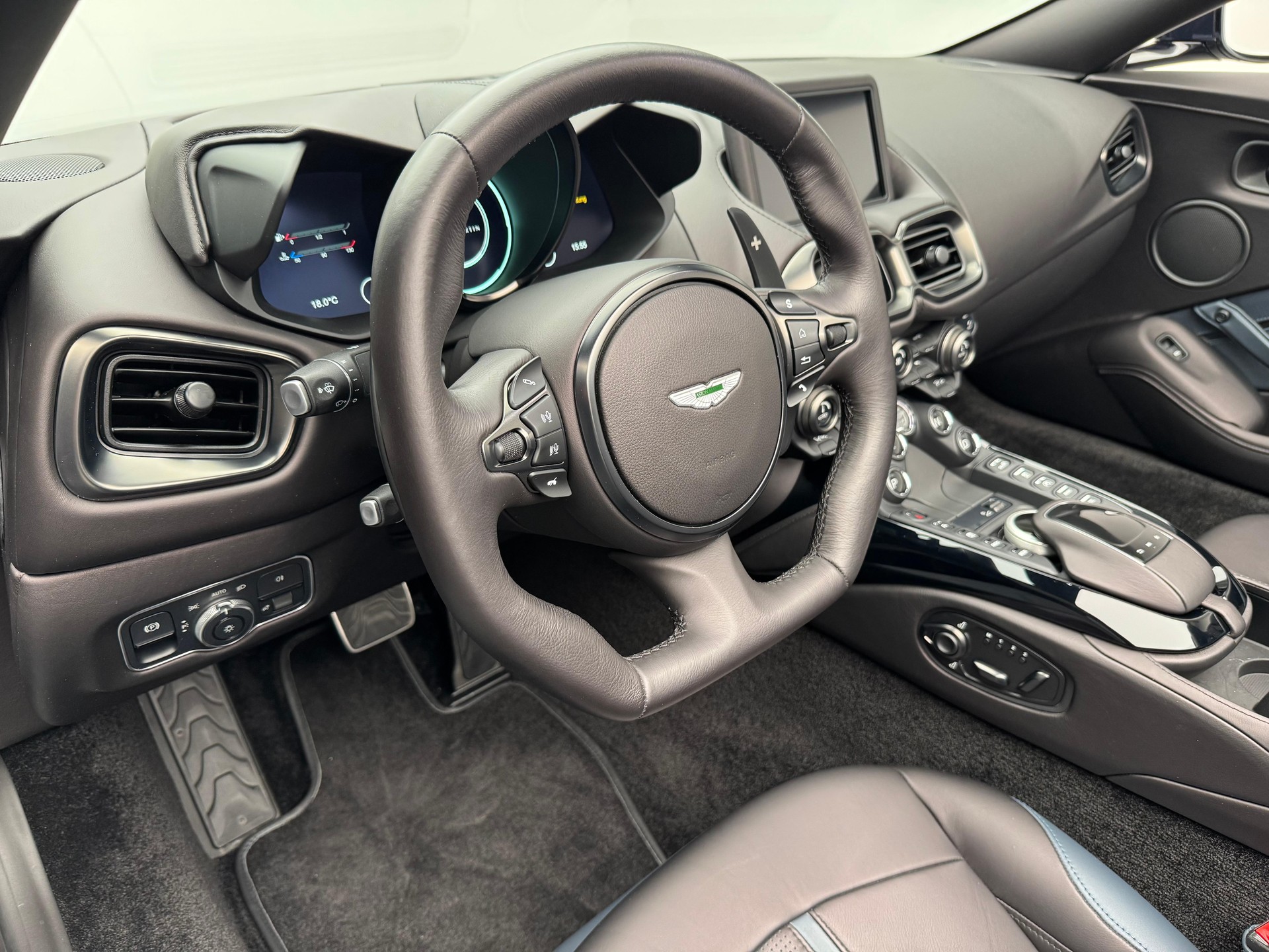 ASTON MARTIN V8 Vantage Roadster 4.0 V8 Bi-Turbo-image-5