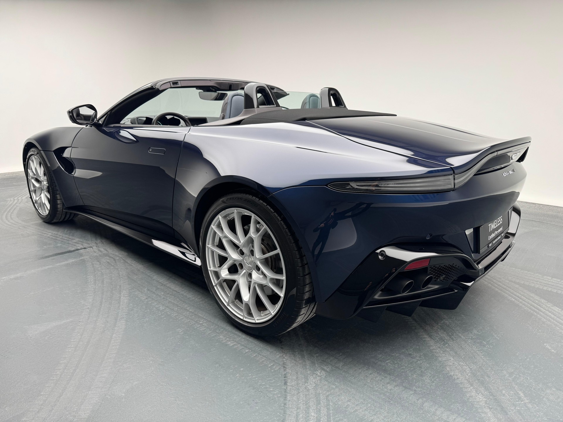 ASTON MARTIN V8 Vantage Roadster 4.0 V8 Bi-Turbo-image-2
