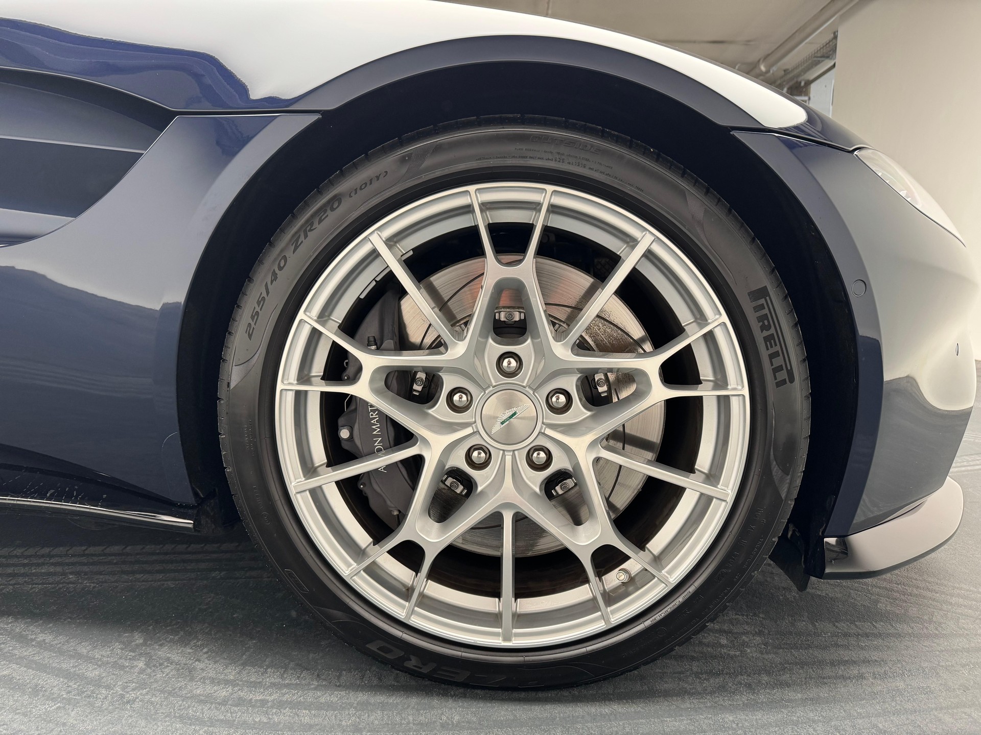 ASTON MARTIN V8 Vantage Roadster 4.0 V8 Bi-Turbo-image-11