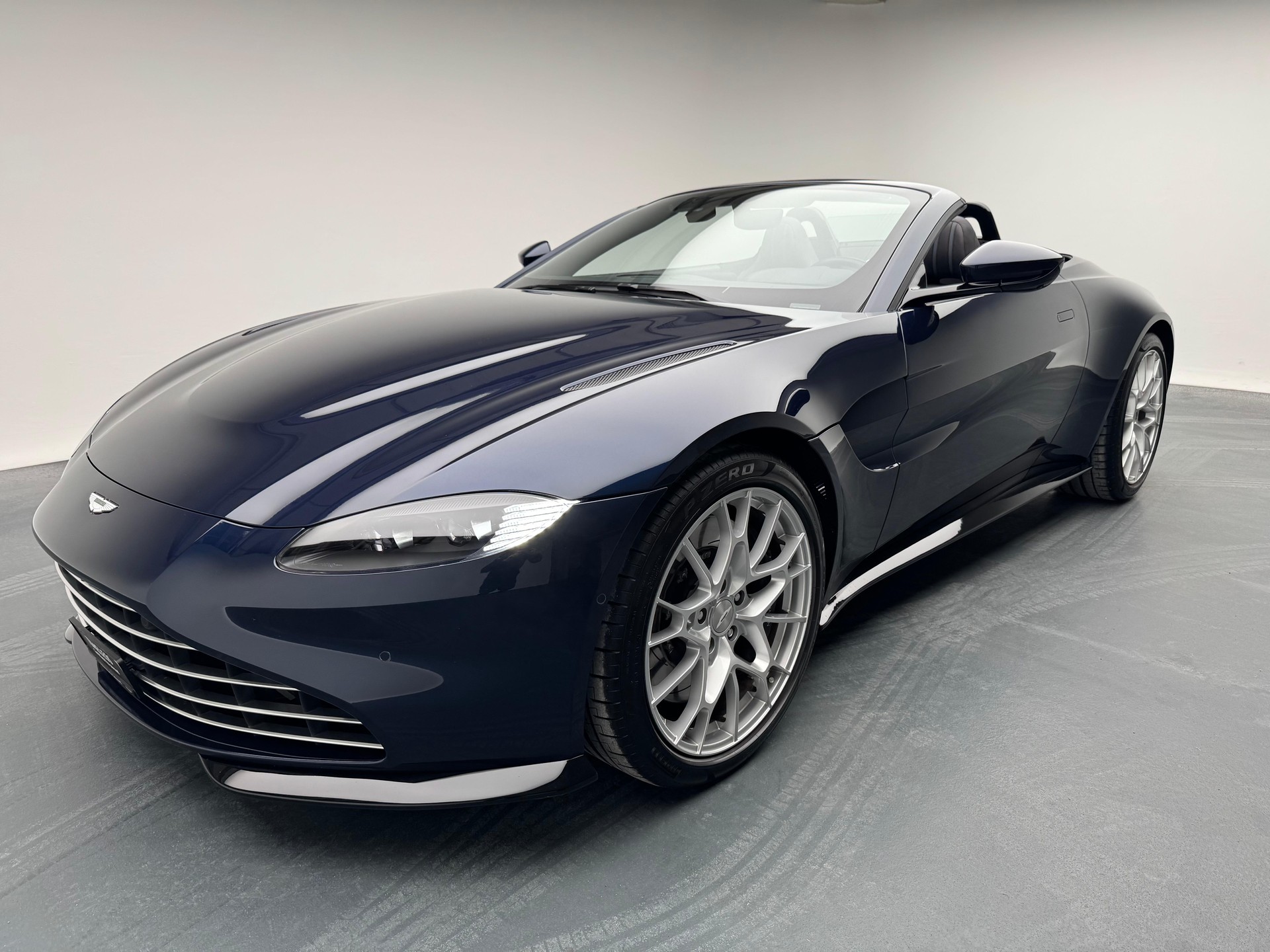 ASTON MARTIN V8 Vantage Roadster 4.0 V8 Bi-Turbo-image-0