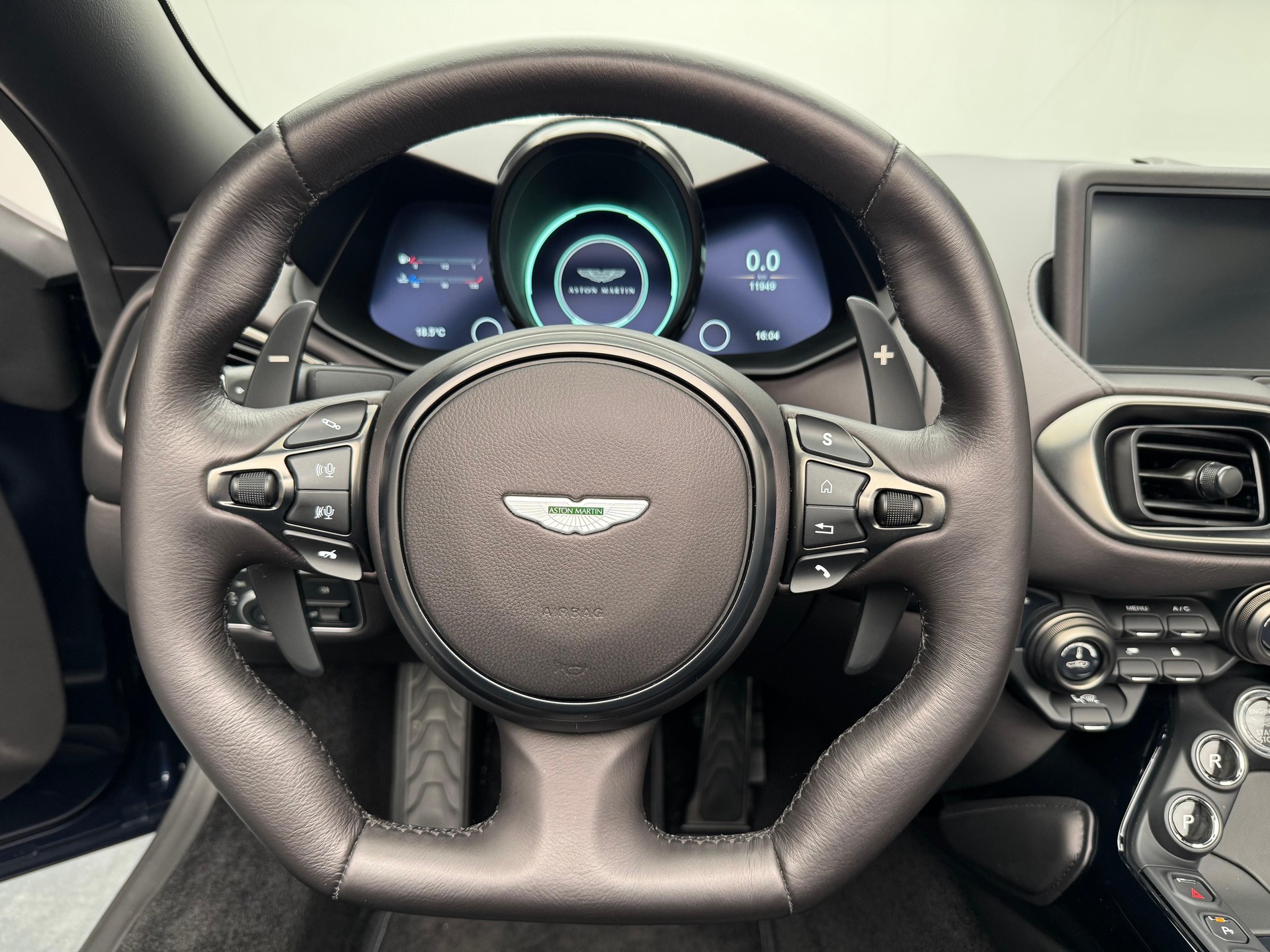 ASTON MARTIN V8 Vantage Roadster 4.0 V8 Bi-Turbo-image-6