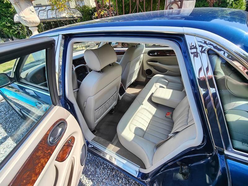 JAGUAR XJ 4.0 V8 Sovereign-image-2