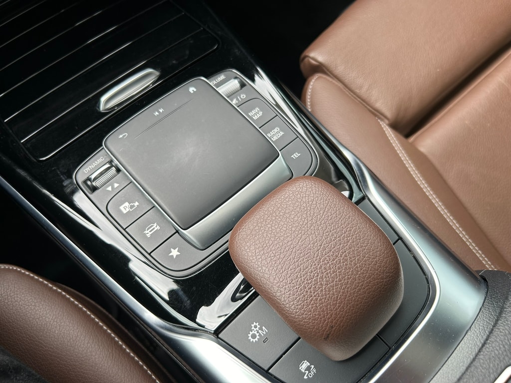 MERCEDES-BENZ A 35 AMG 4Matic Speedshift-image-11