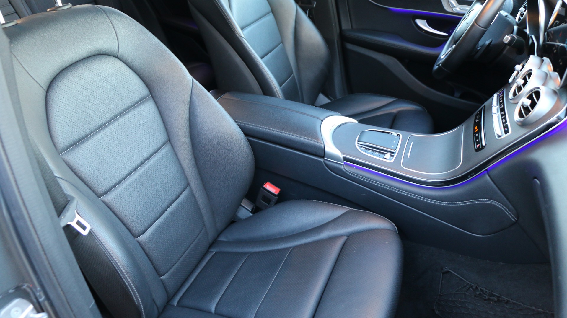 MERCEDES-BENZ GLC 300 e 4Matic-image-22