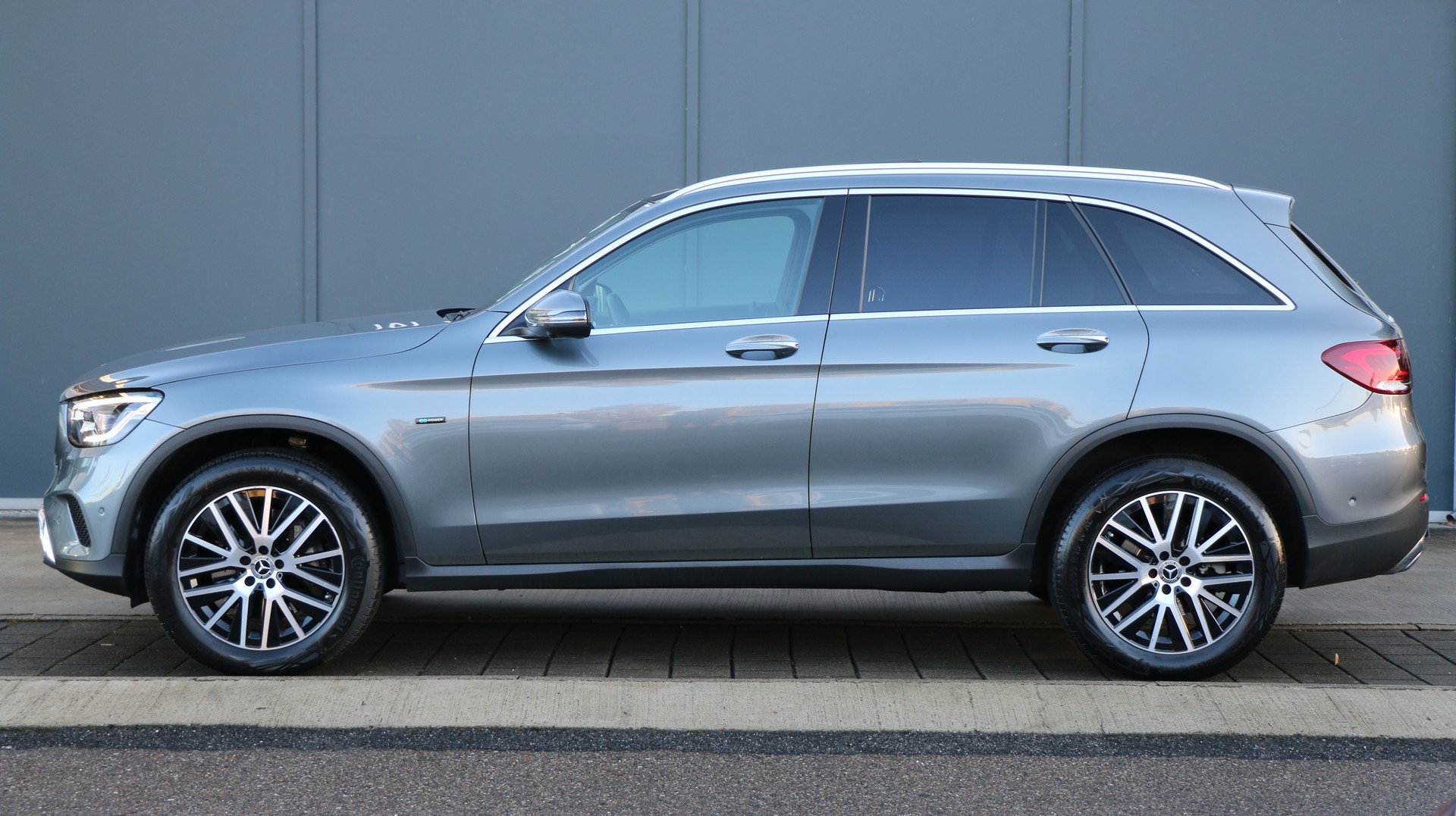 MERCEDES-BENZ GLC 300 e 4Matic-image-2