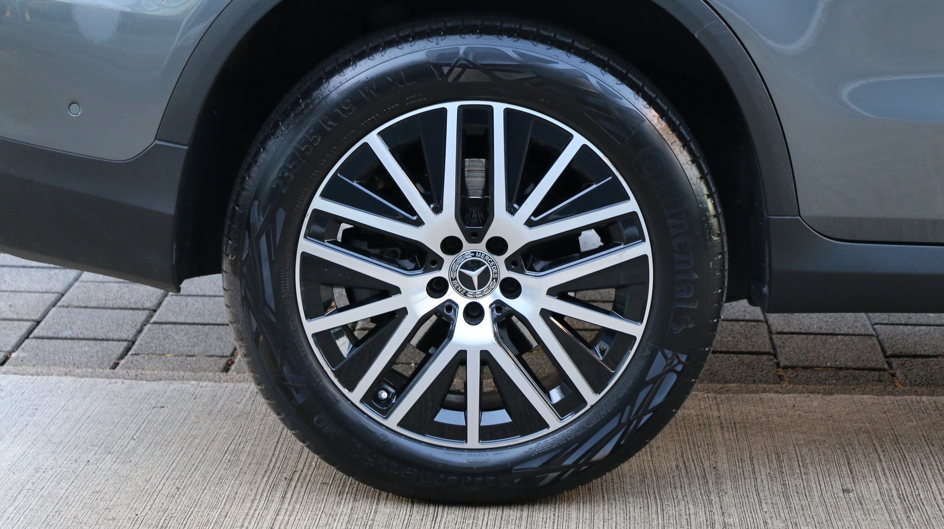 MERCEDES-BENZ GLC 300 e 4Matic-image-27