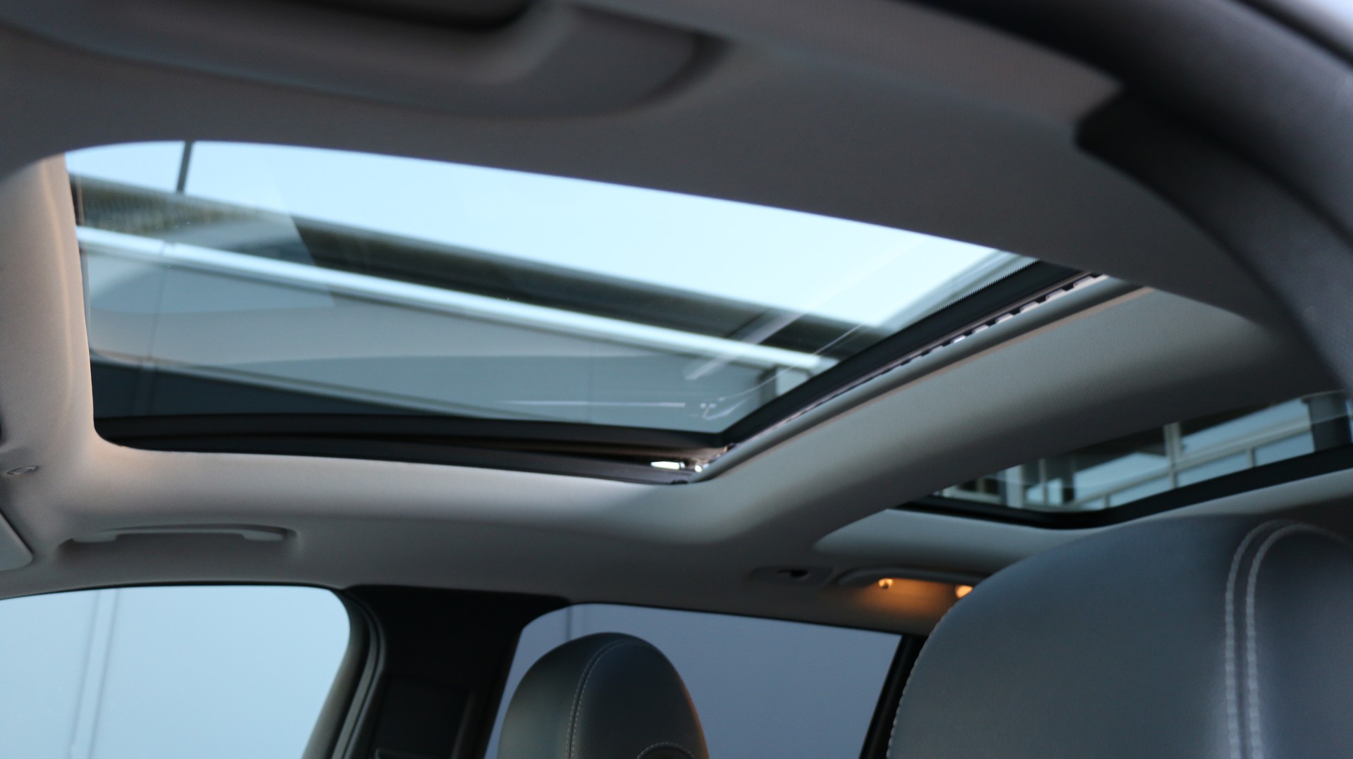 MERCEDES-BENZ GLC 300 e 4Matic-image-12
