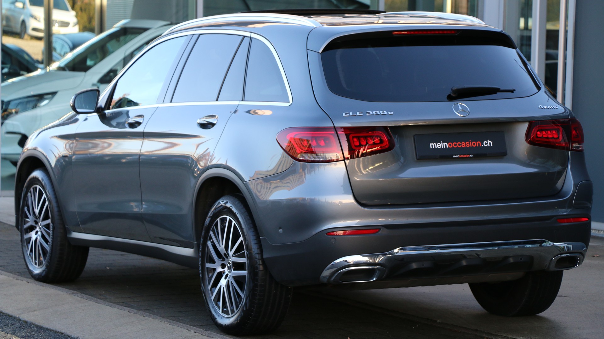 MERCEDES-BENZ GLC 300 e 4Matic-image-3