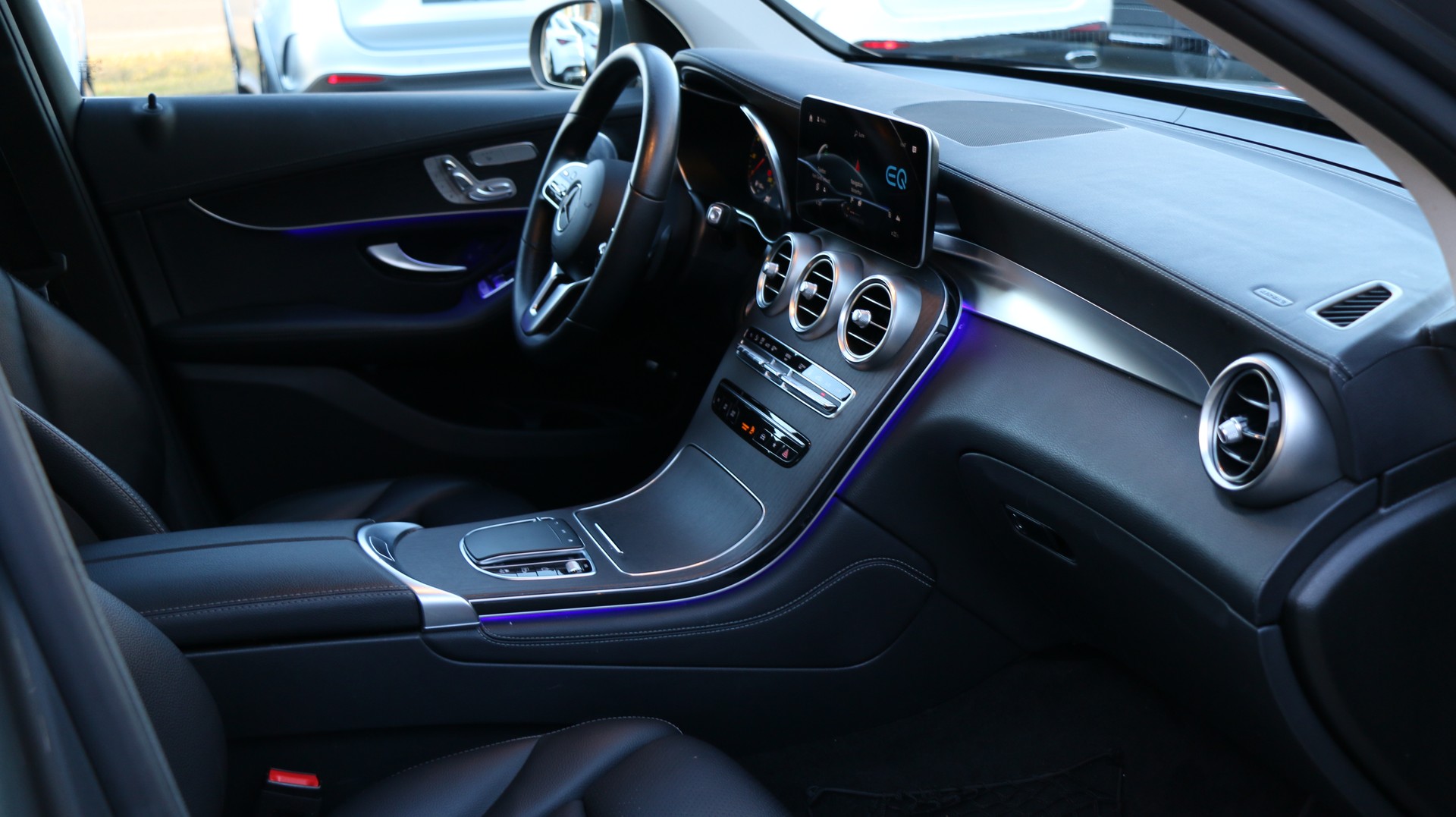 MERCEDES-BENZ GLC 300 e 4Matic-image-25