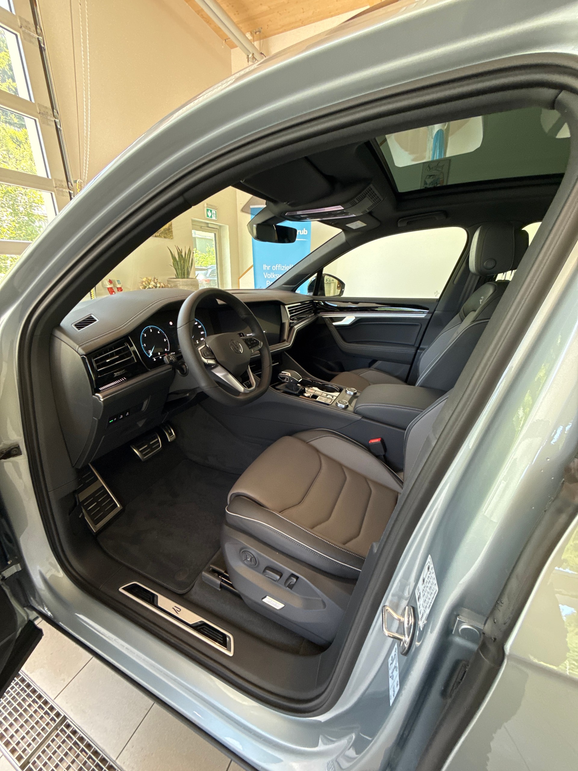 VW Touareg 3.0 TDI Aut 286PS R-Line United-image-3