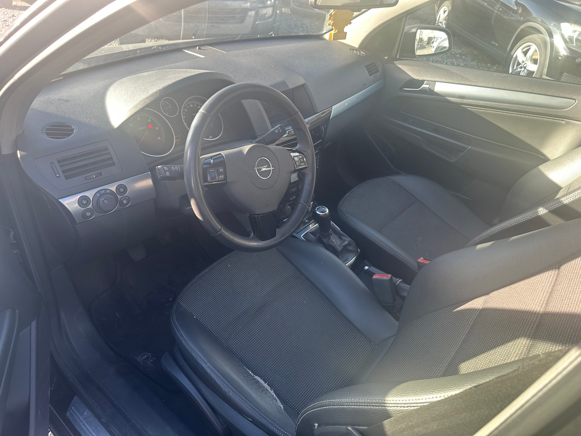 OPEL Astra 1.9 CDTi 16V Silverline-image-7